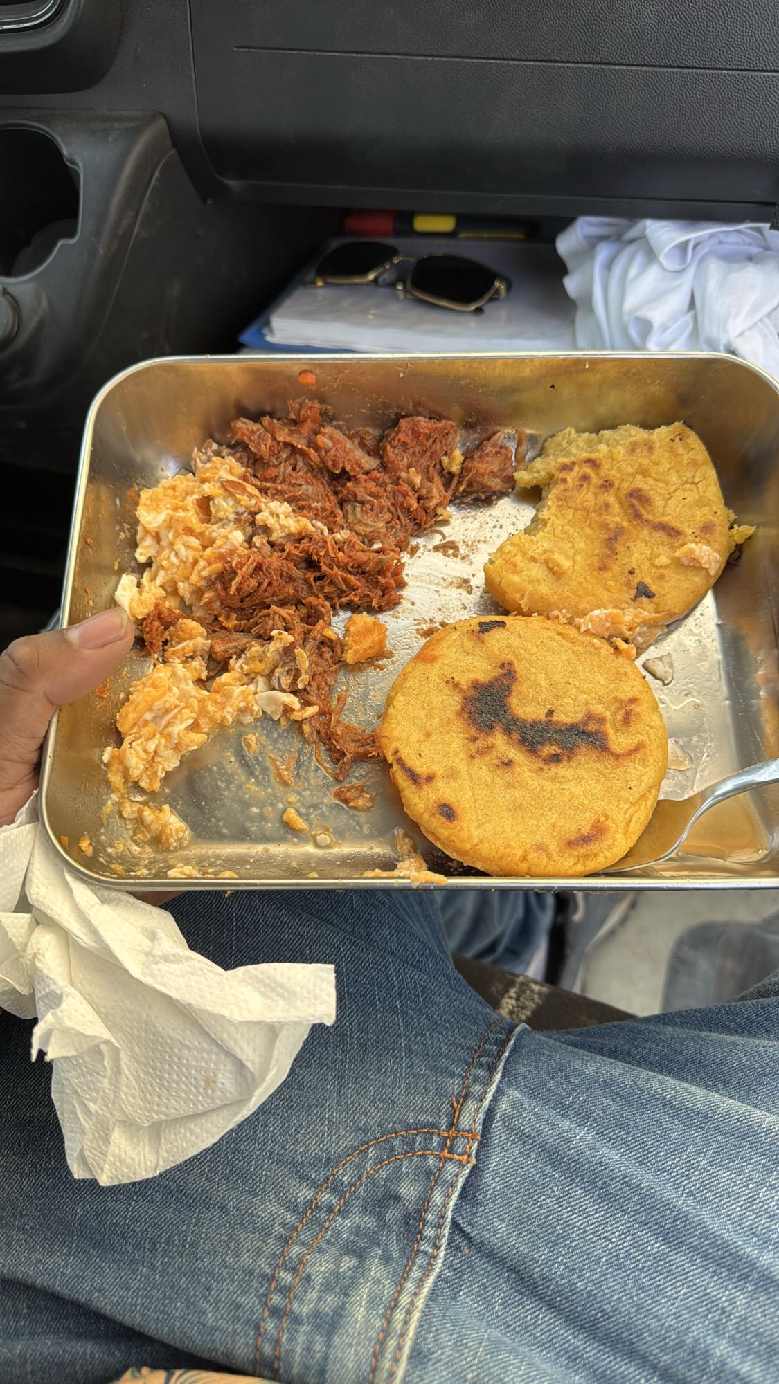 Arepas con carne e uova