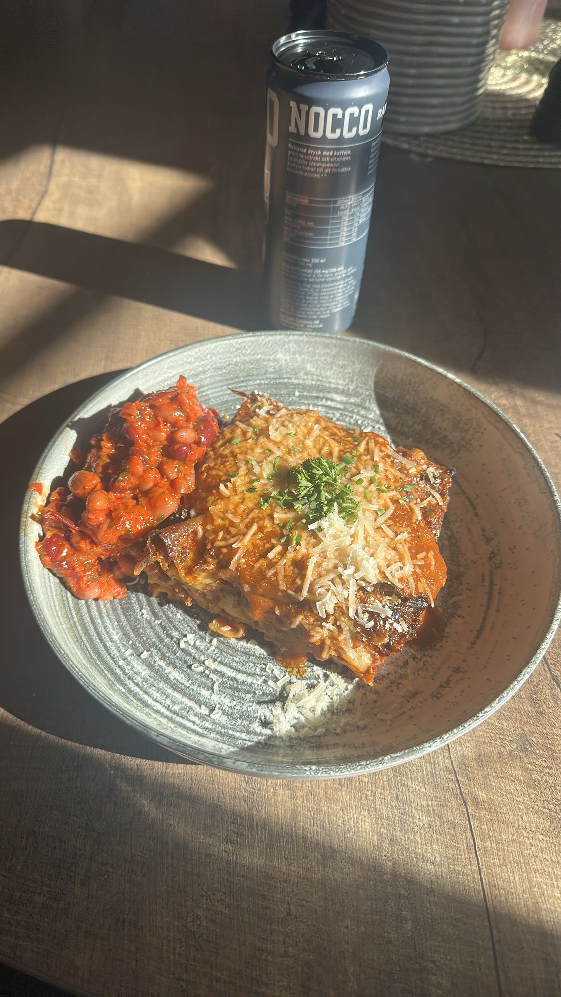Lasagne med bönsallad