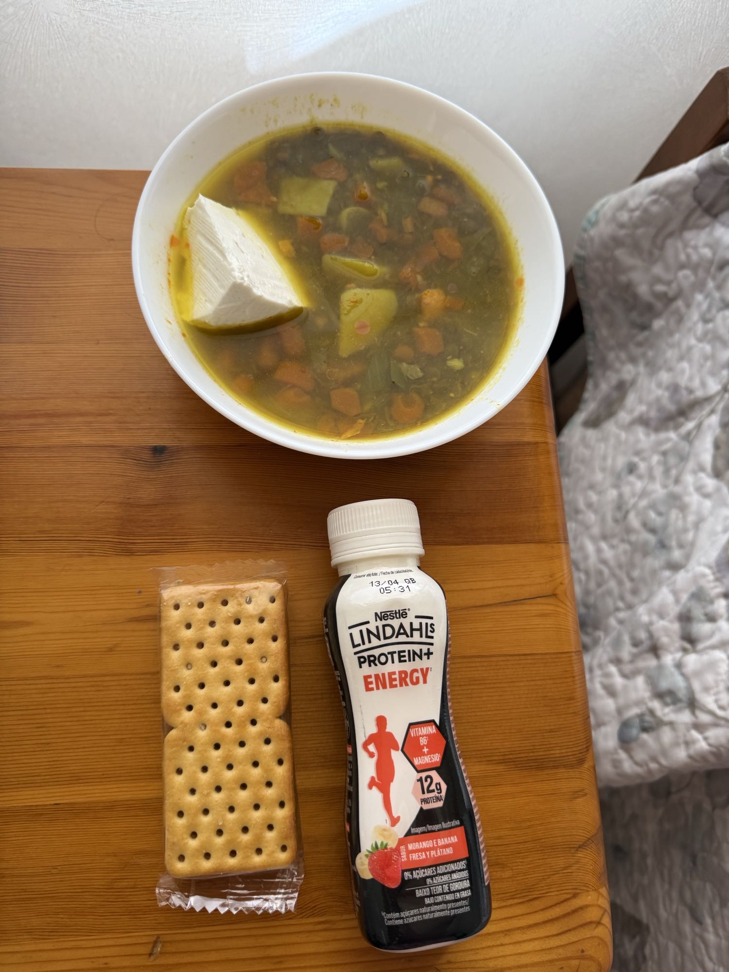 sopa con tofu y snack