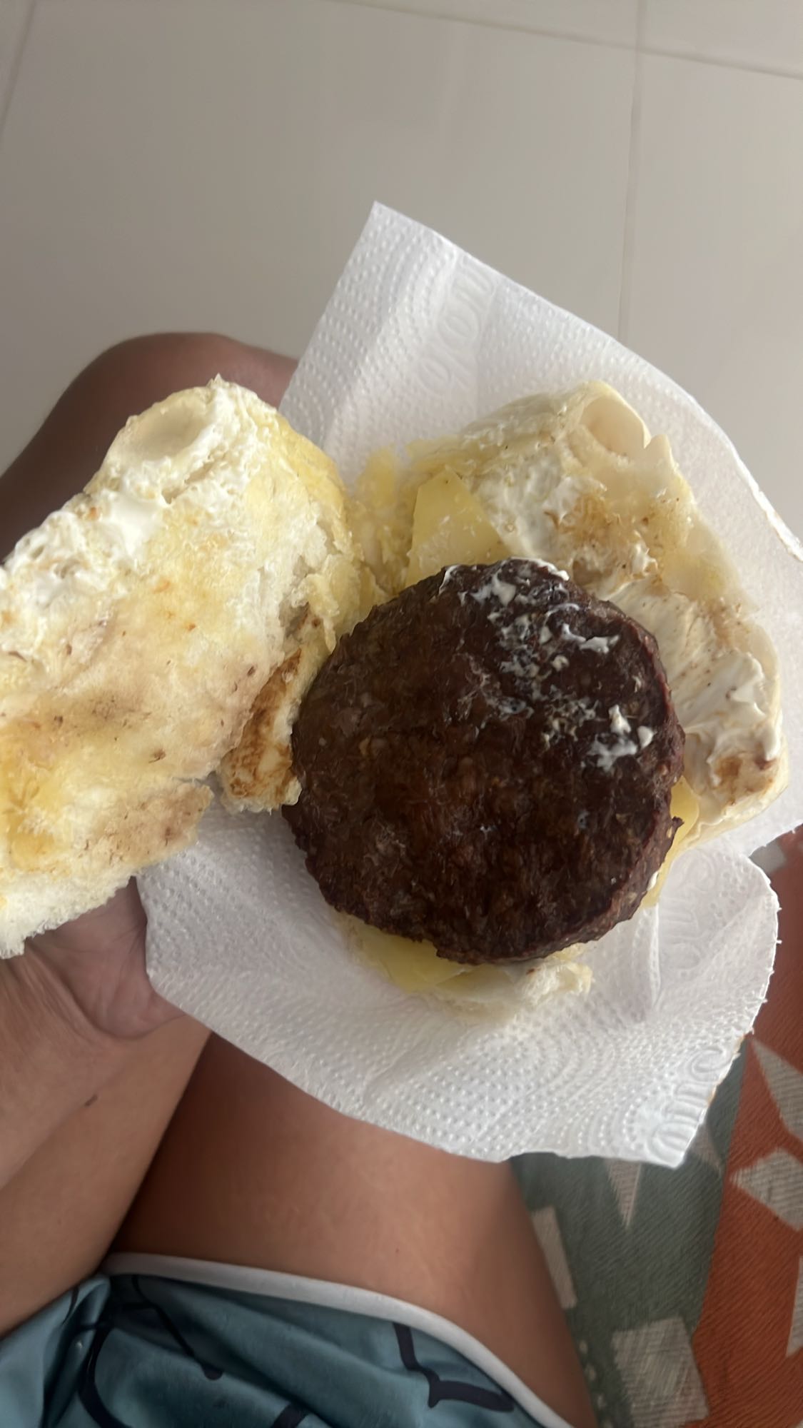 Pão com hambúrguer e cream cheese light