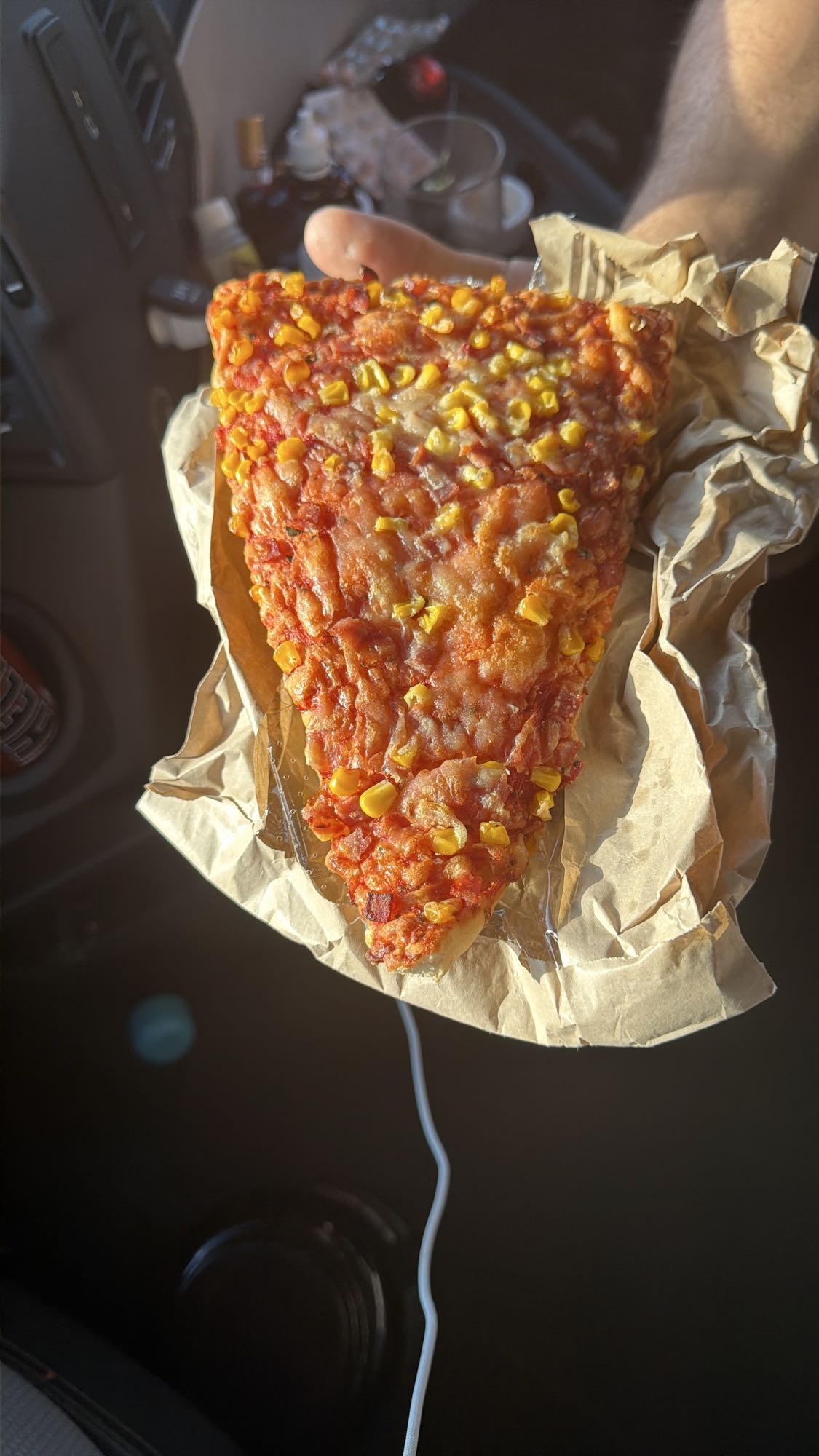 Felie de pizza cu porumb