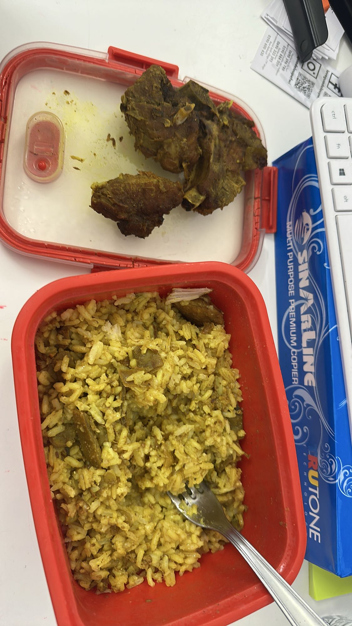 Riz épicé et viande