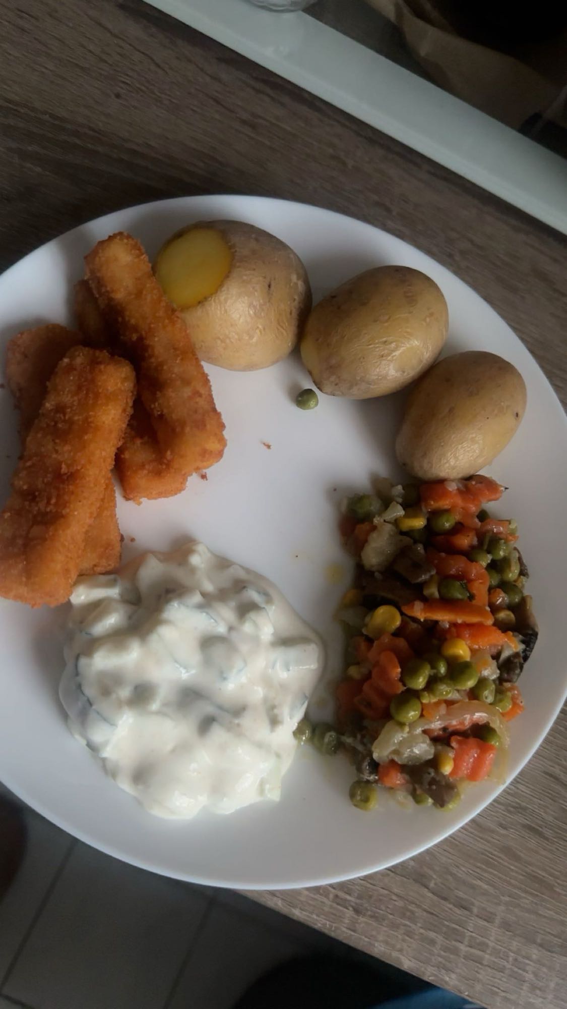 Fischstäbchen mit Gemüse
