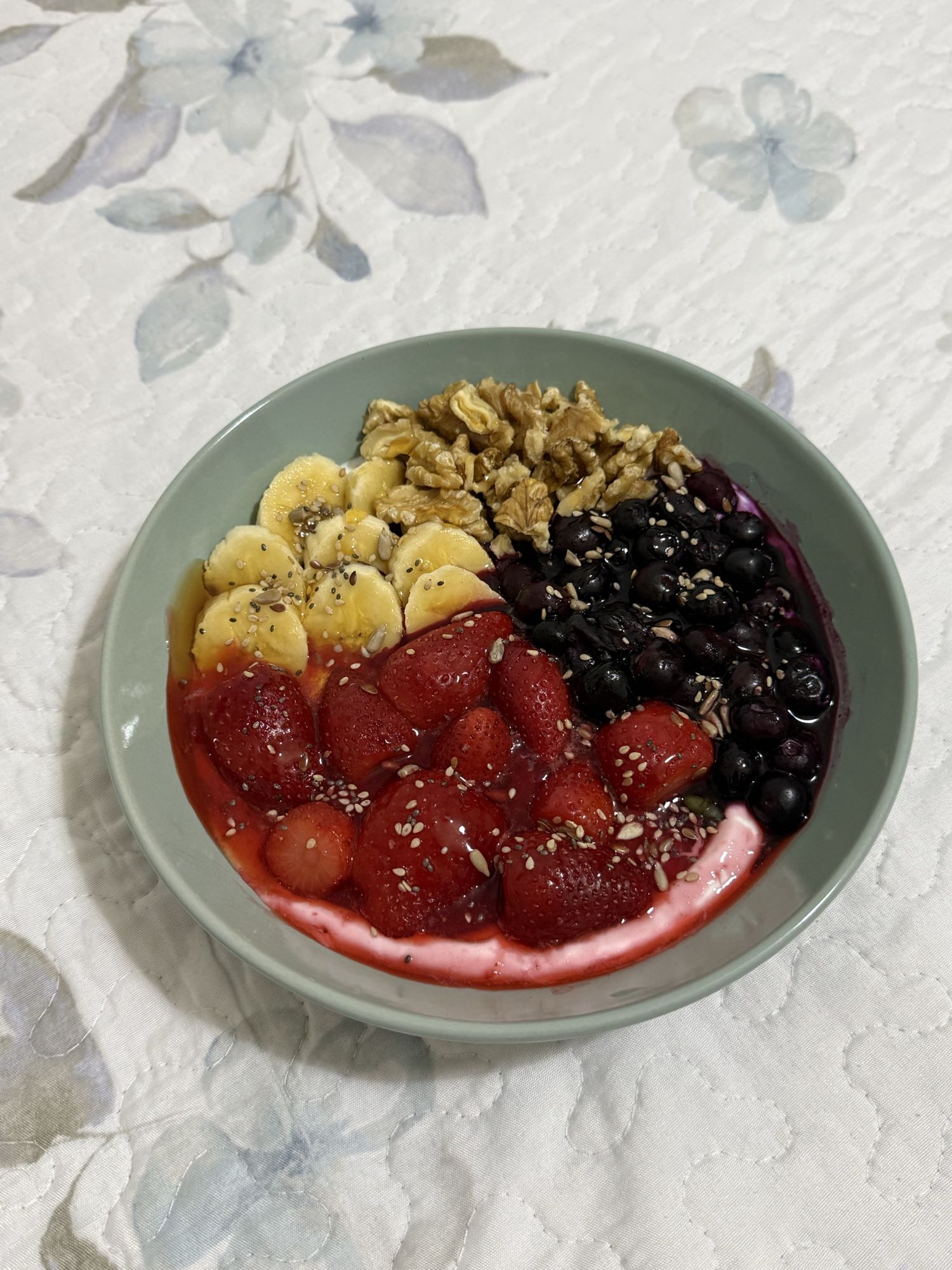 Bol de yogur con frutas