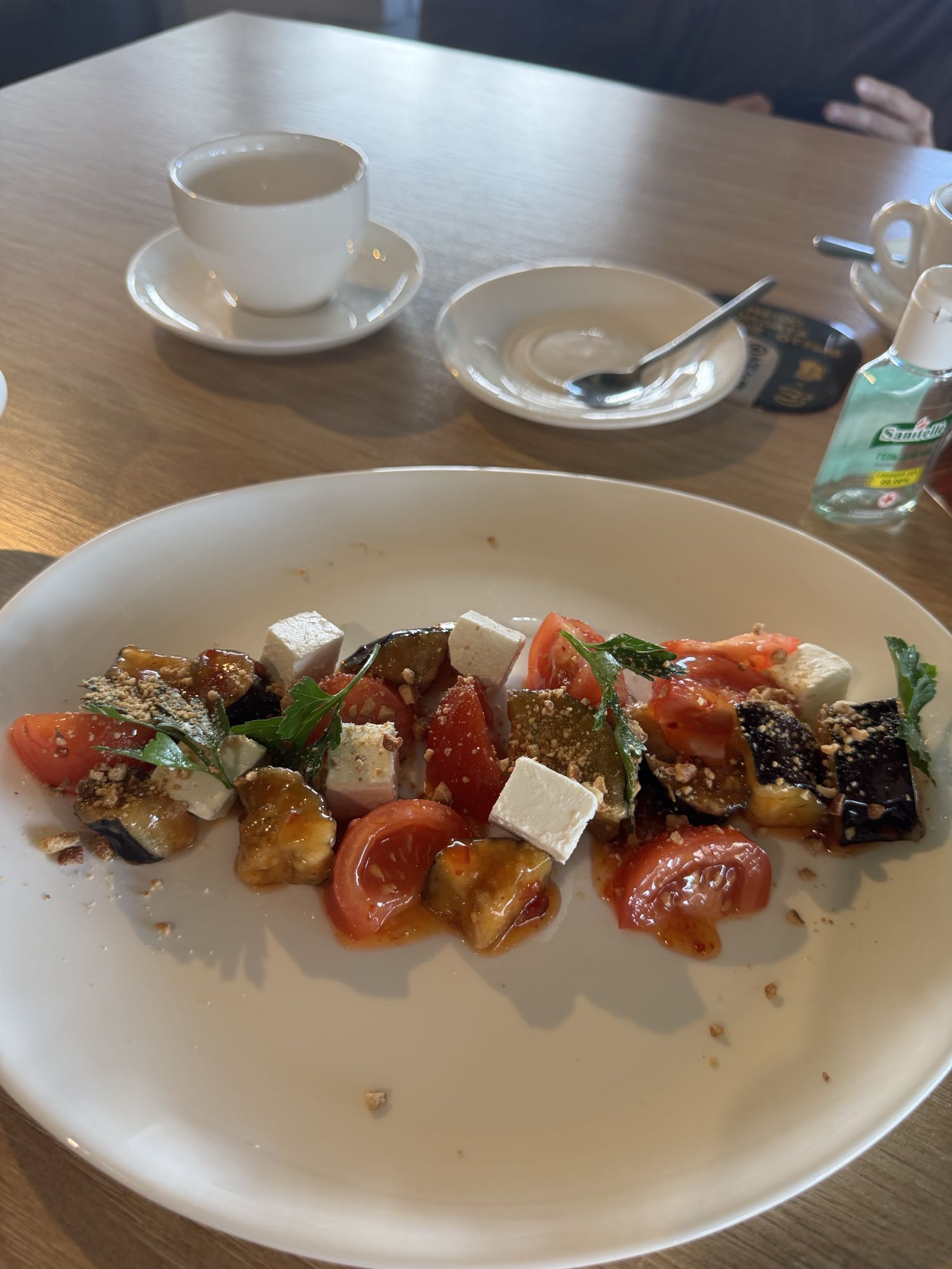 Салат с фетой и баклажаном