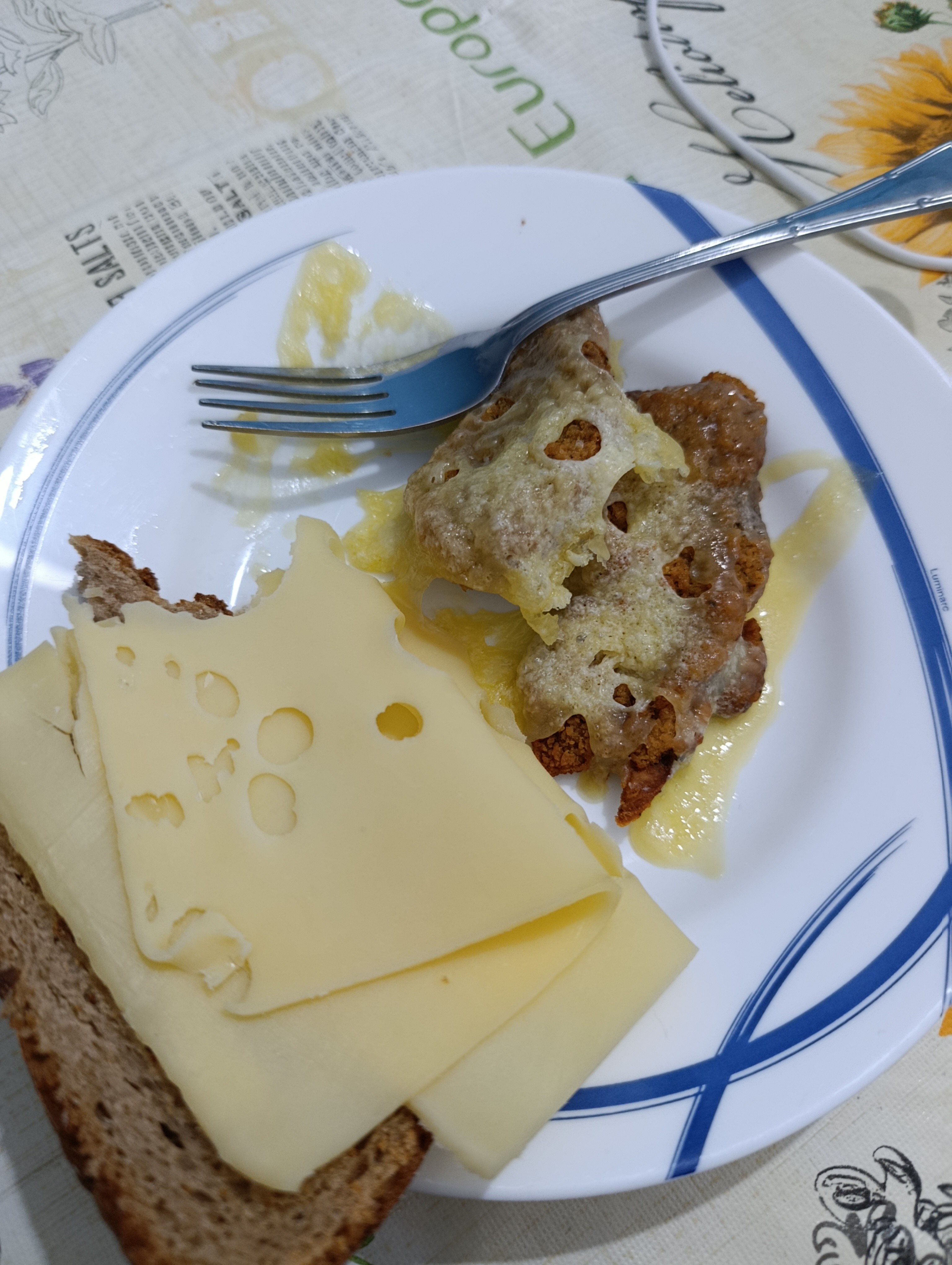 tostada con queso y huevo