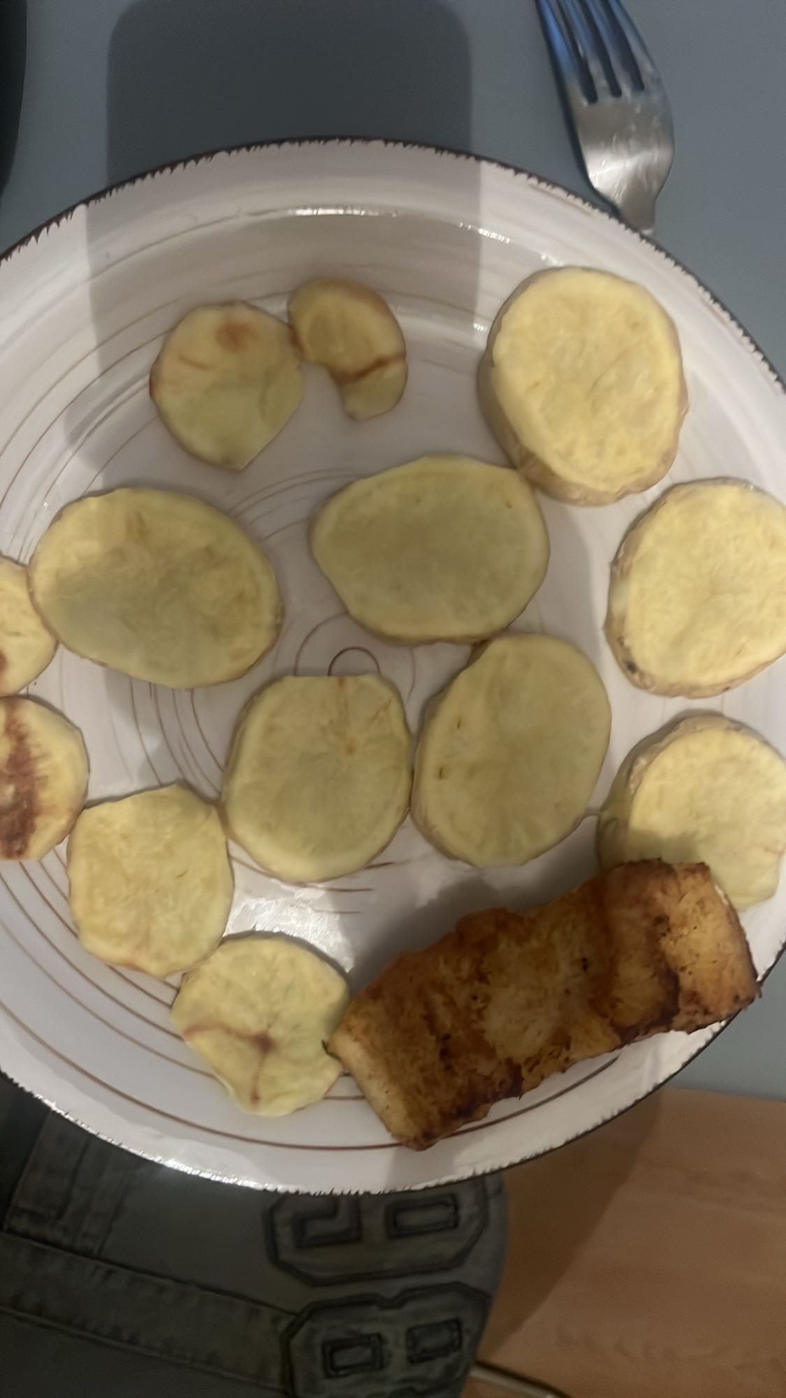 pescado frito con patatas al microondas