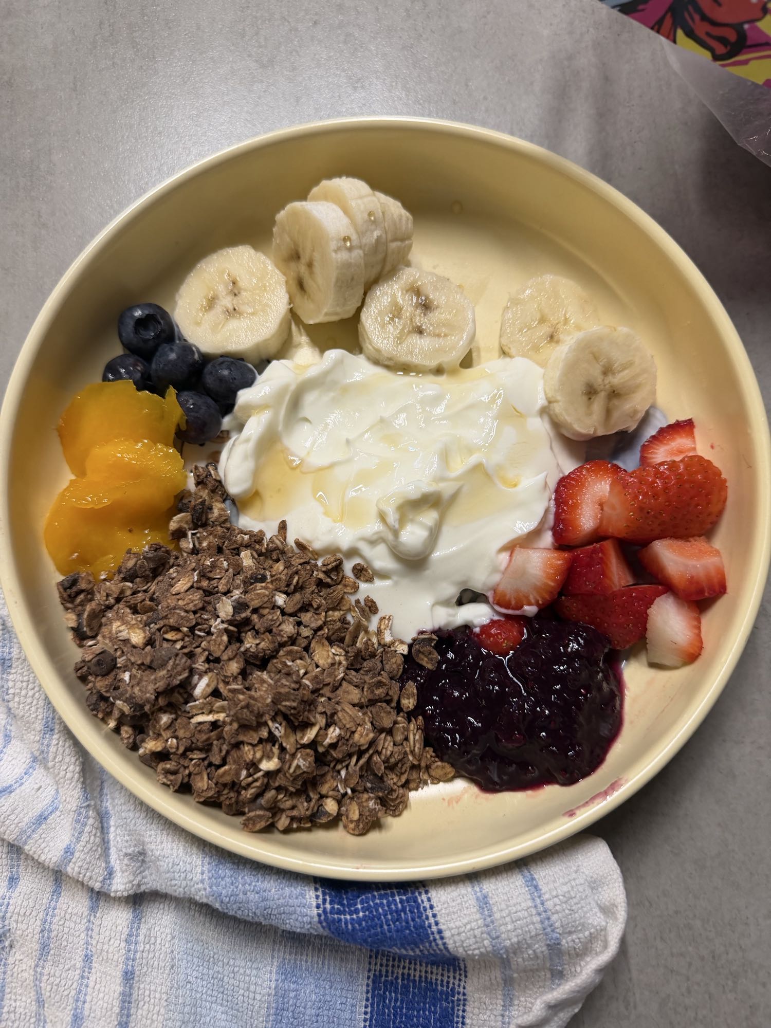 bol de yogur con frutas