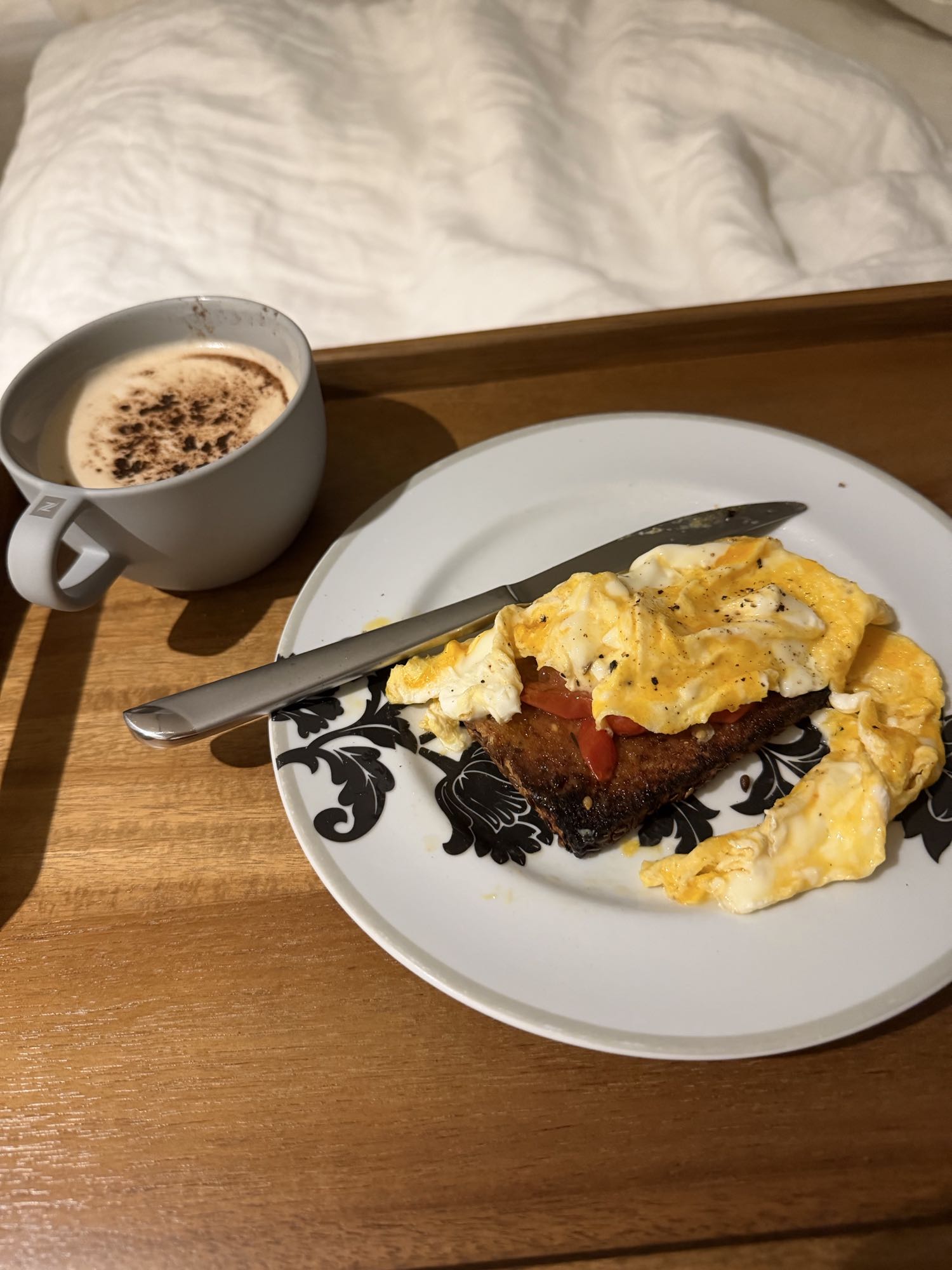 tostada con huevo y café
