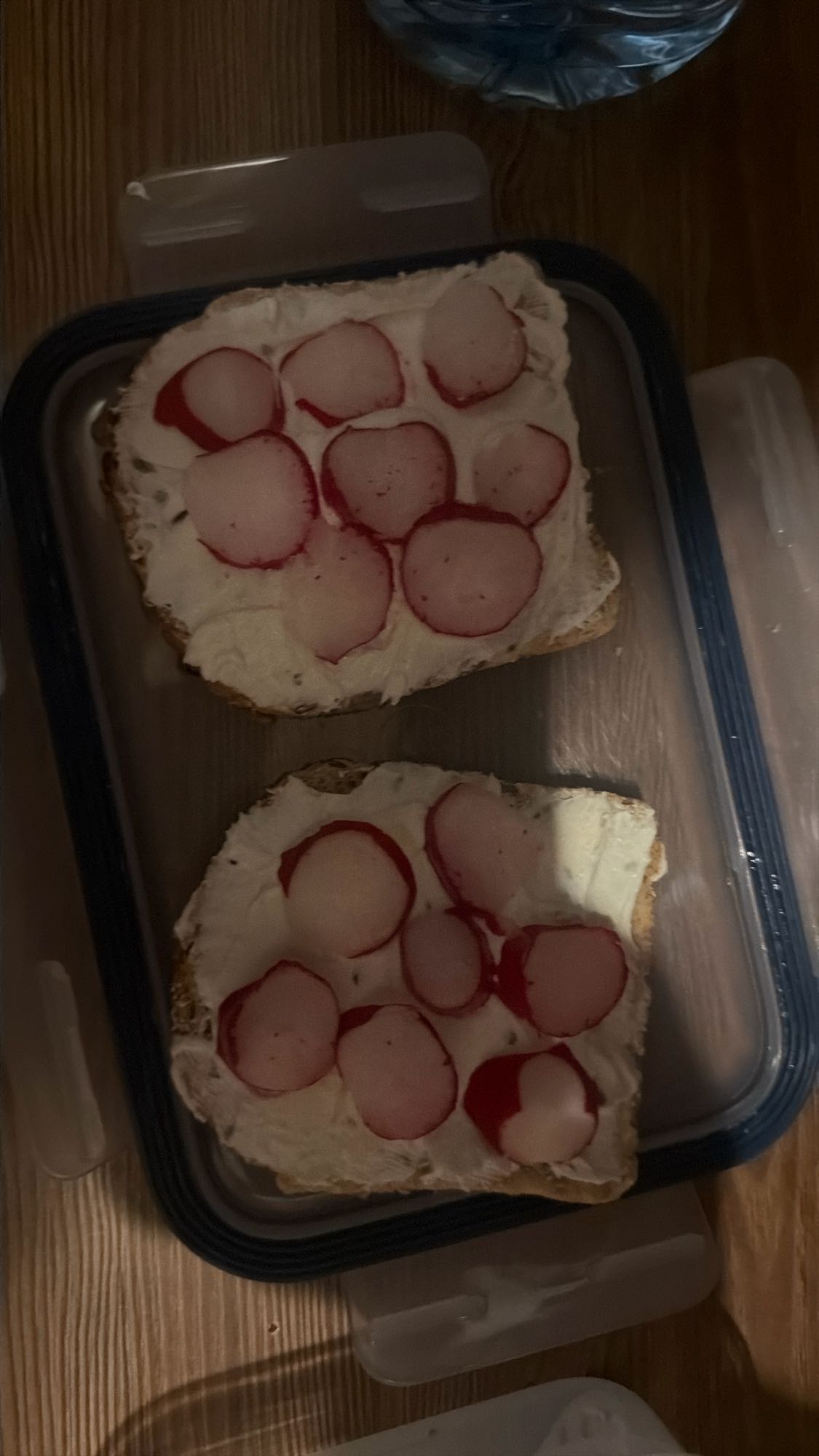 Kanapki z serkiem i rzodkwią