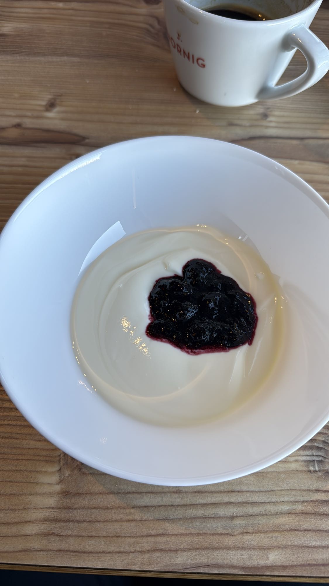 Yoghurt met bosbessenjam