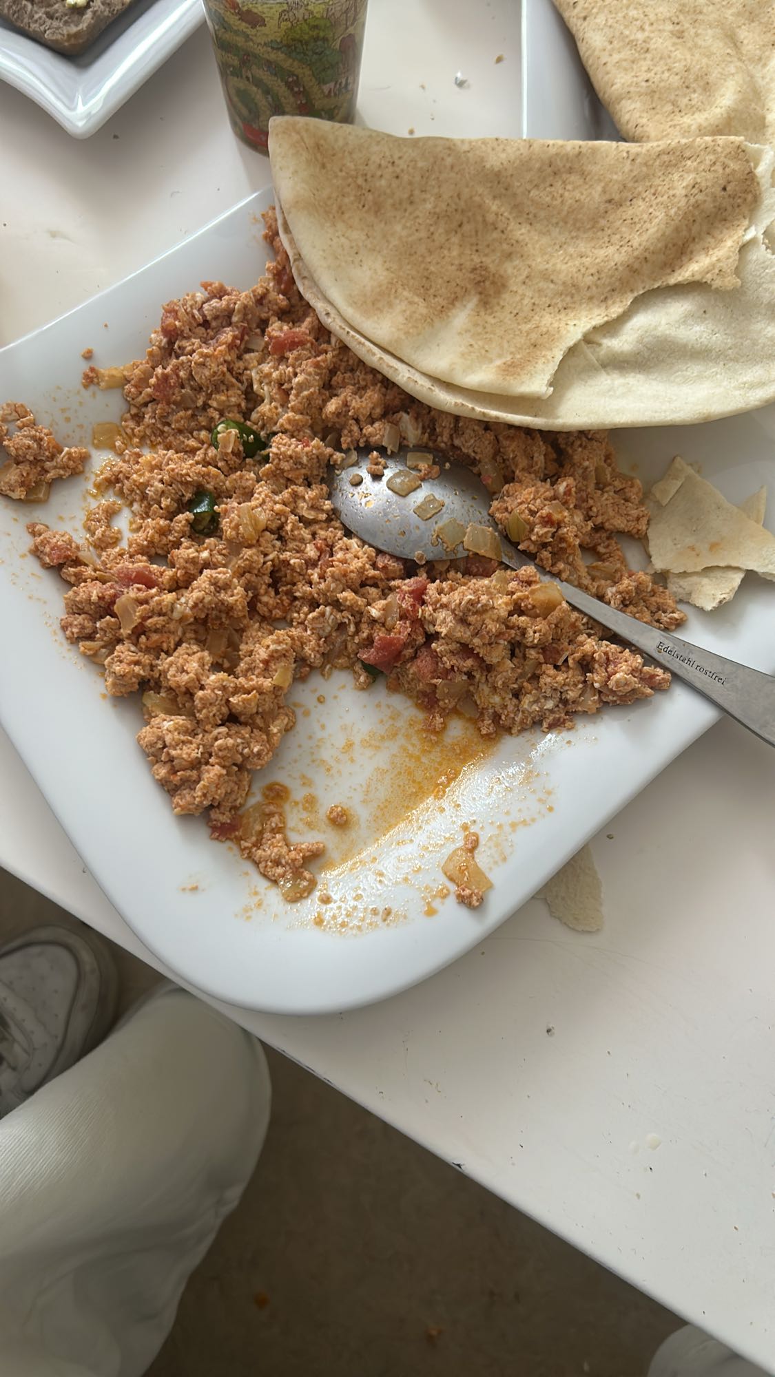 Rührei mit Fladenbrot