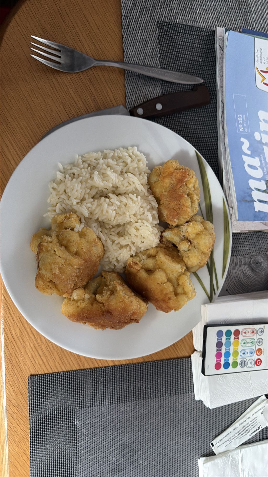 Reis mit paniertem Huhn