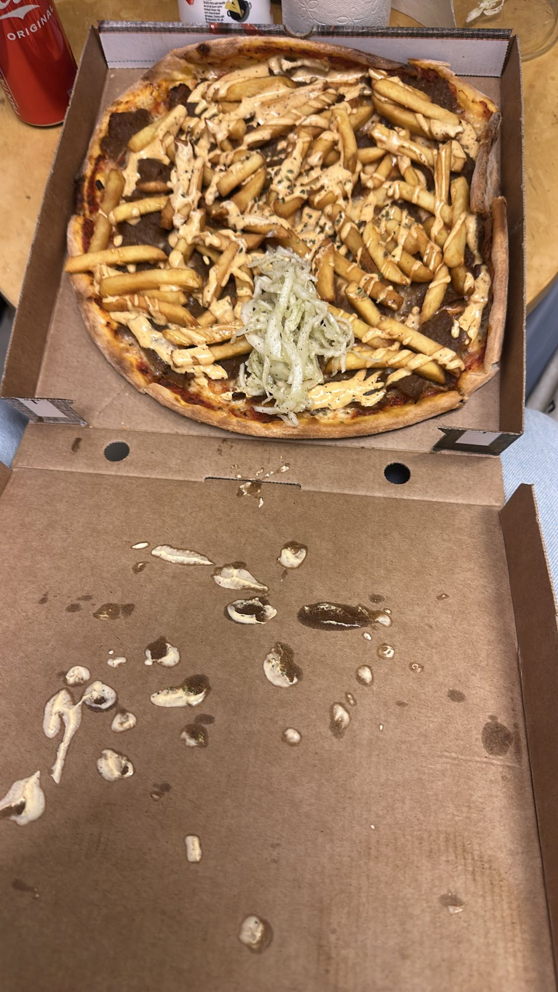 Kebabpizza med pommes