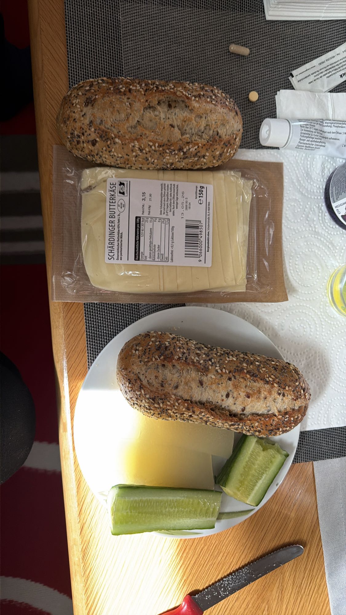 Körnerbrötchen mit Käse
