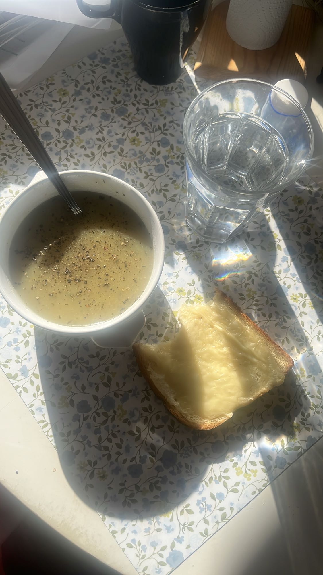 Soppa med ostmacka