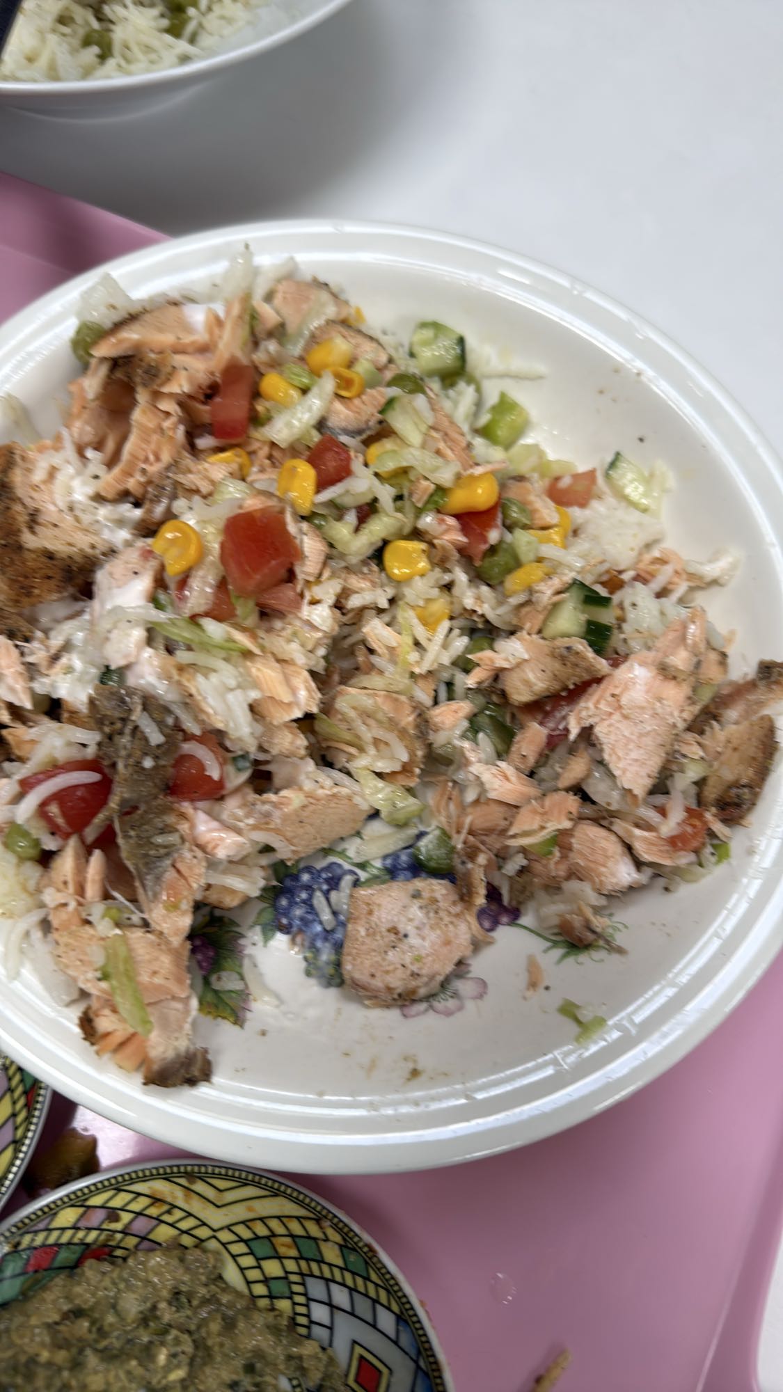 Laks med ris og salat
