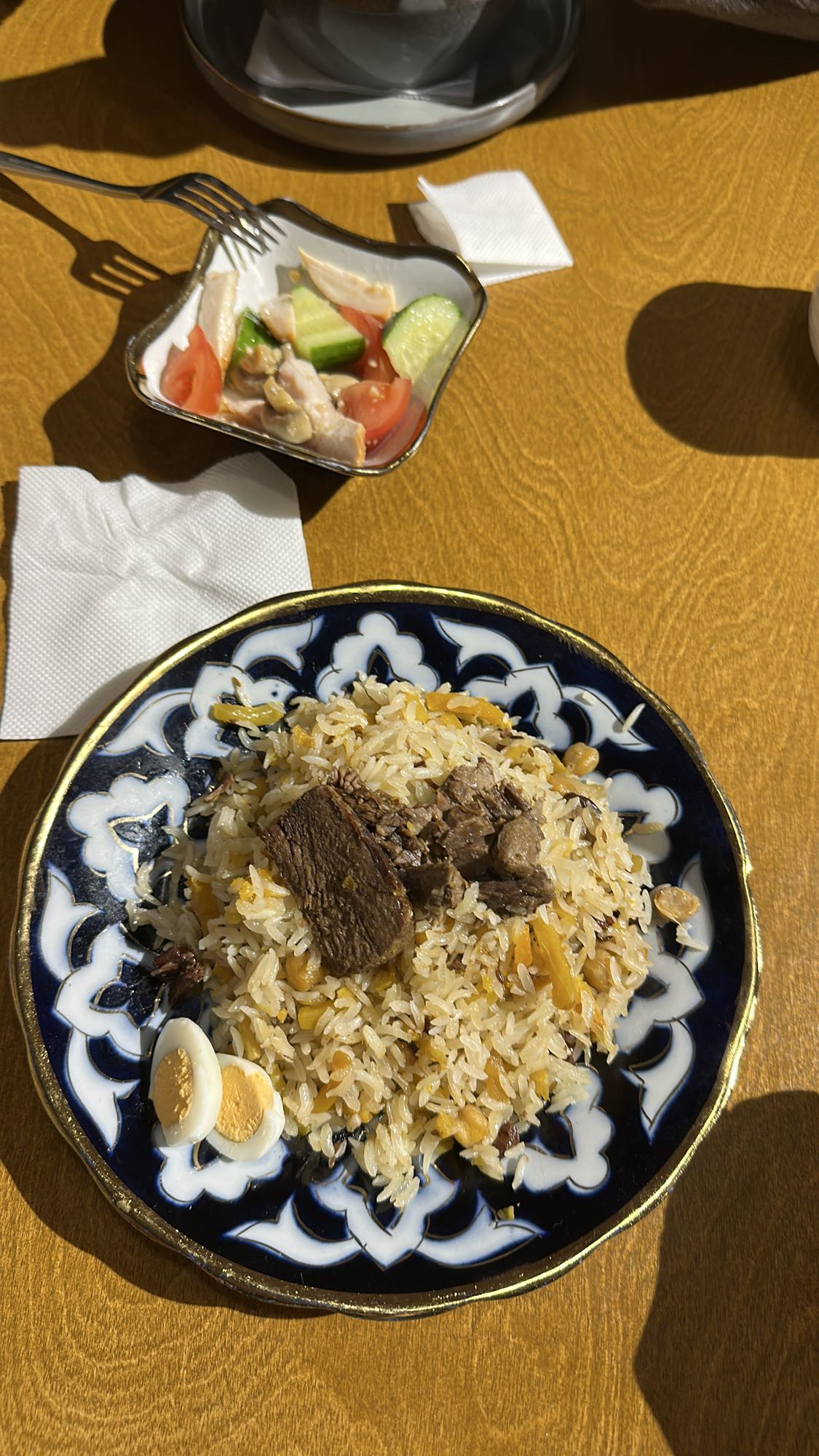 Плов с салатом