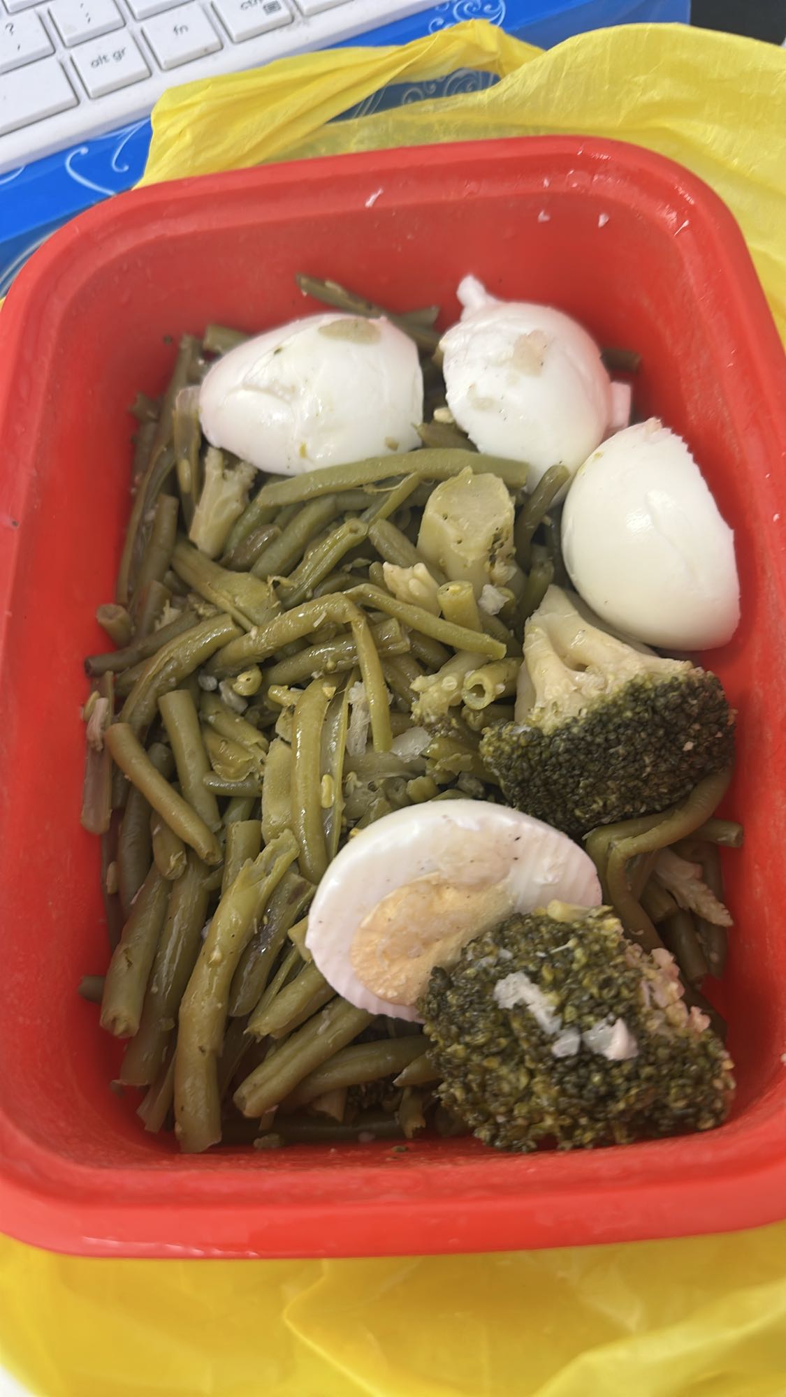 Oeufs et légumes verts