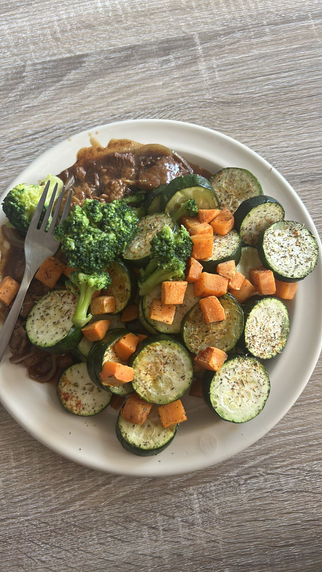 Boeuf et légumes rôtis