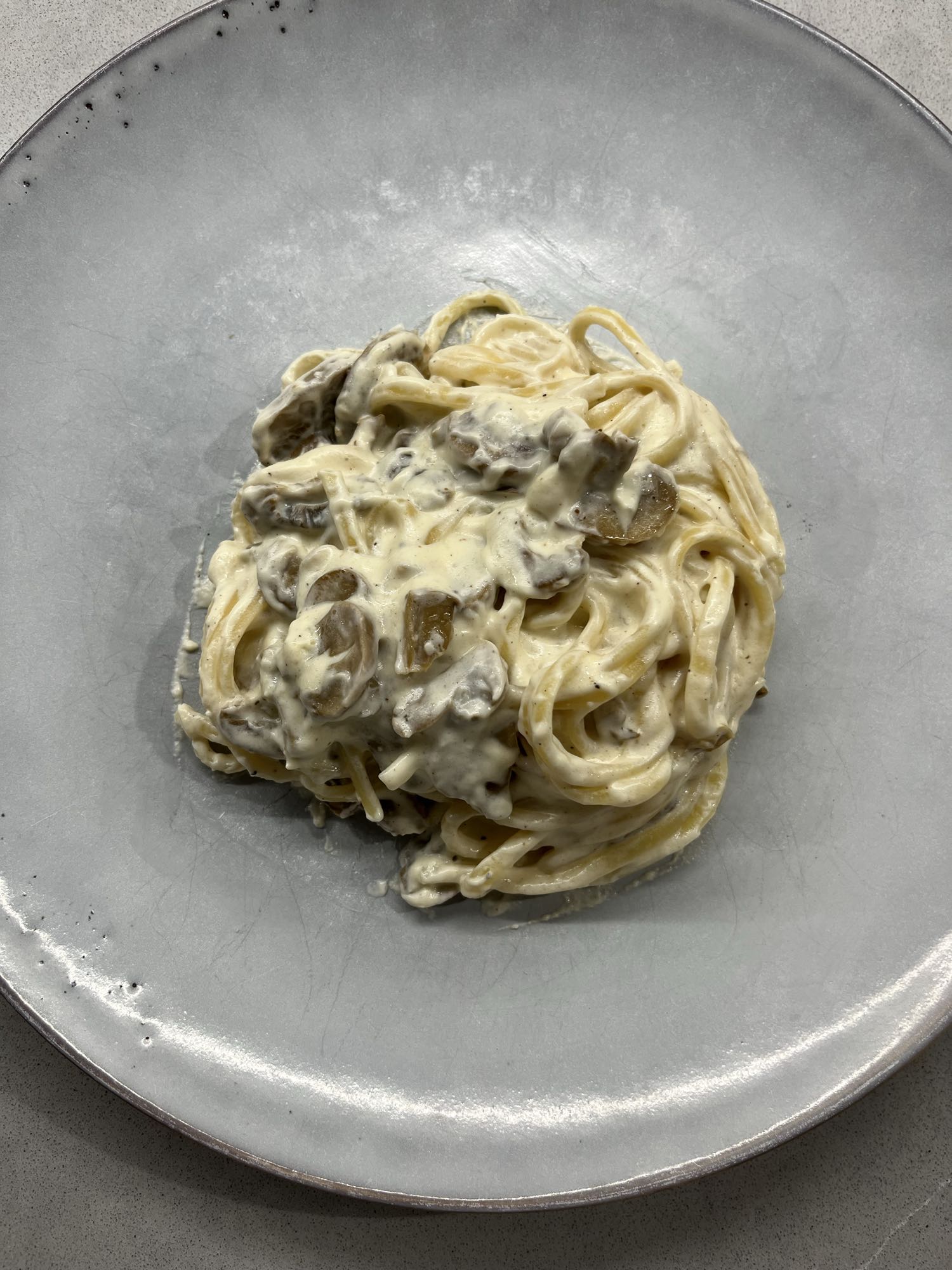 pasta cremosa con champiñones