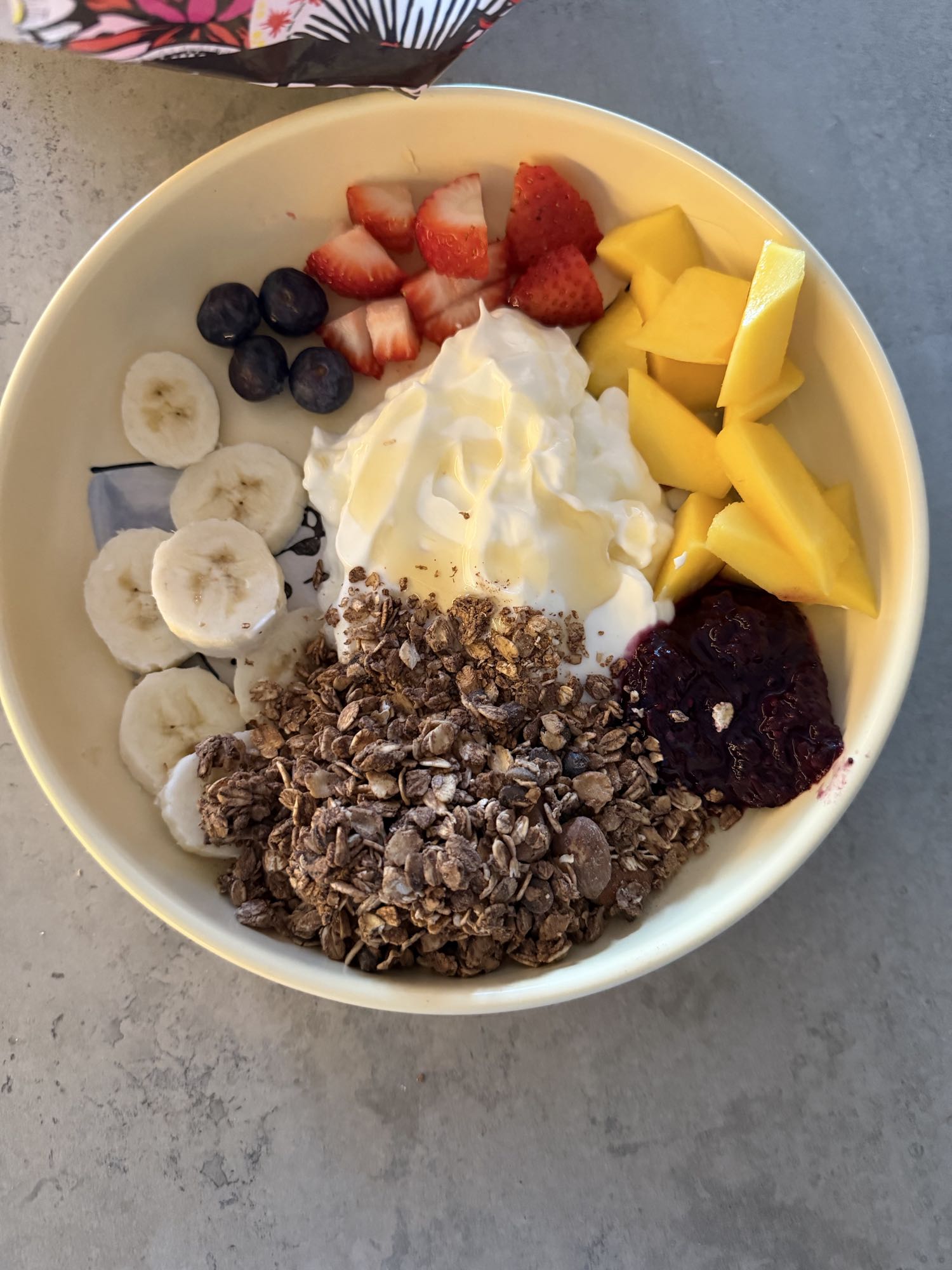 bol de yogur con fruta
