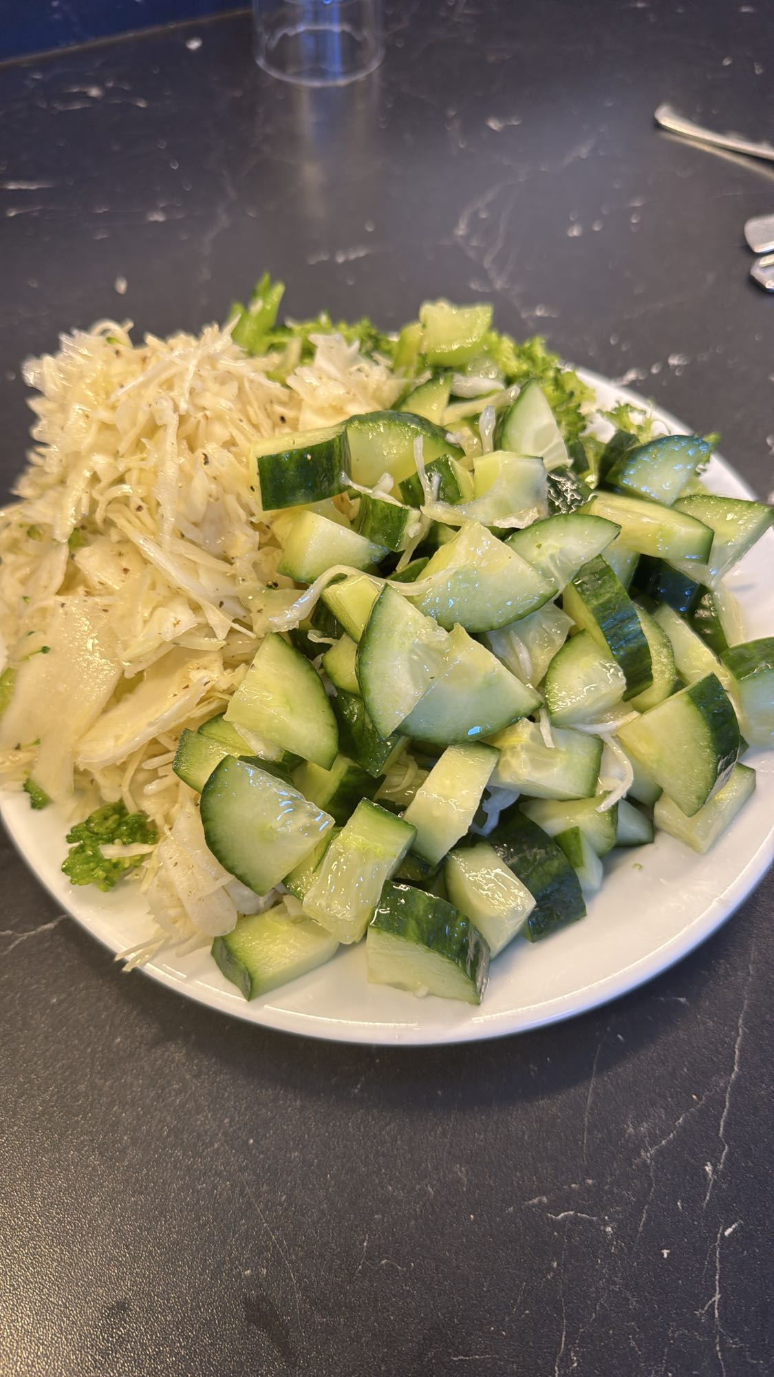 Gurka, pizzasallad och broccoli