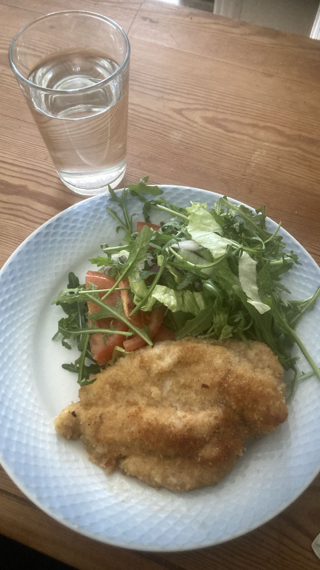 Panerad kyckling med sallad