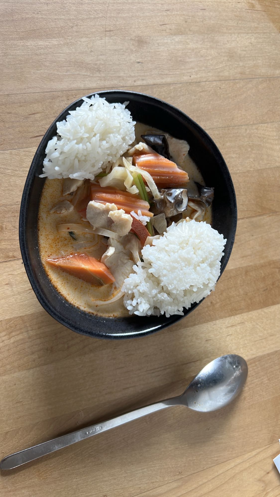 Tom-Kha-Gai-Suppe mit Boulet und Reis