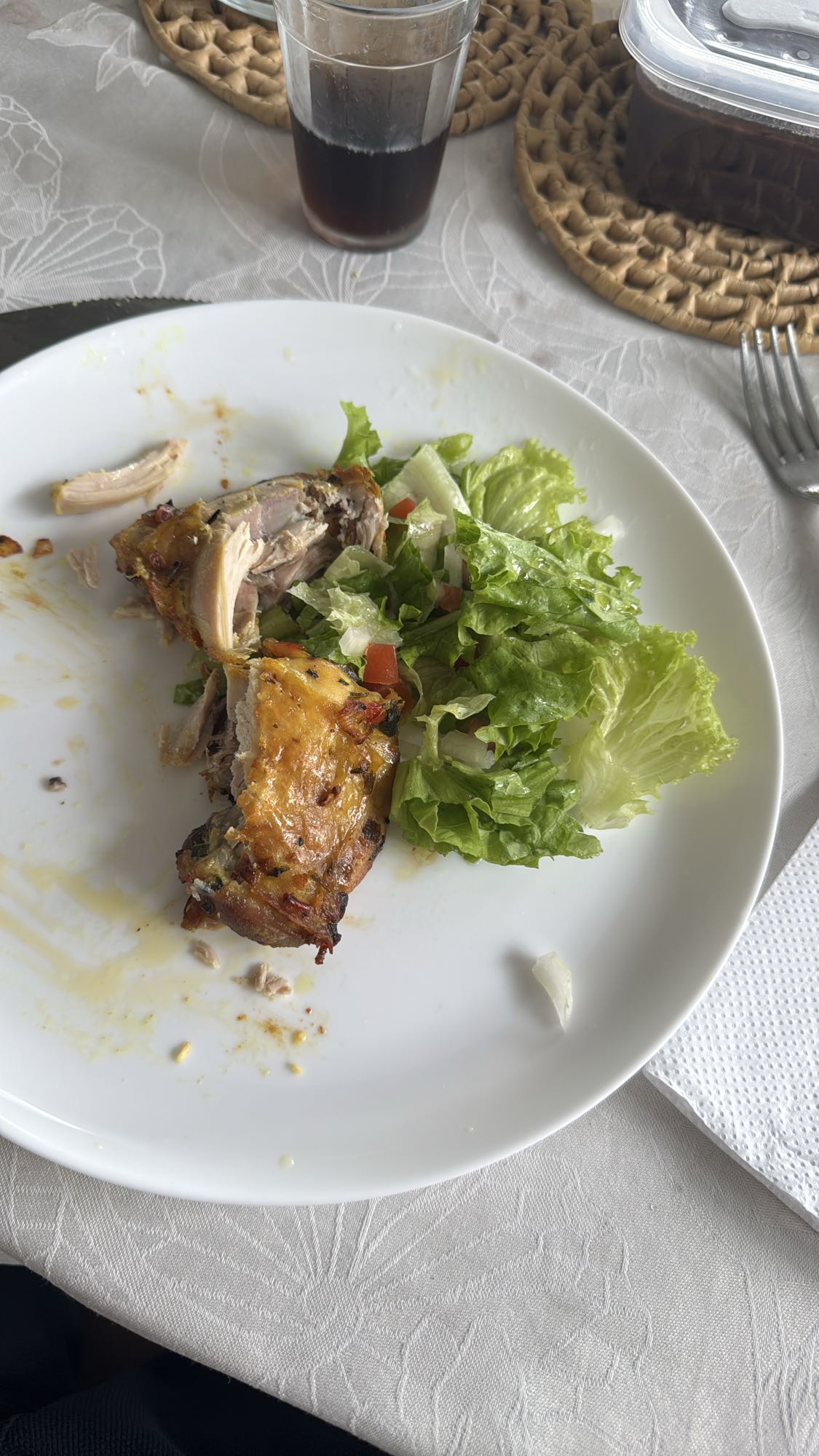 Frango assado com salada