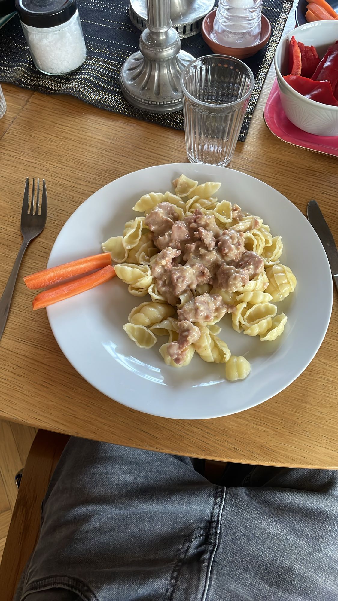 Pasta med krämig skinka