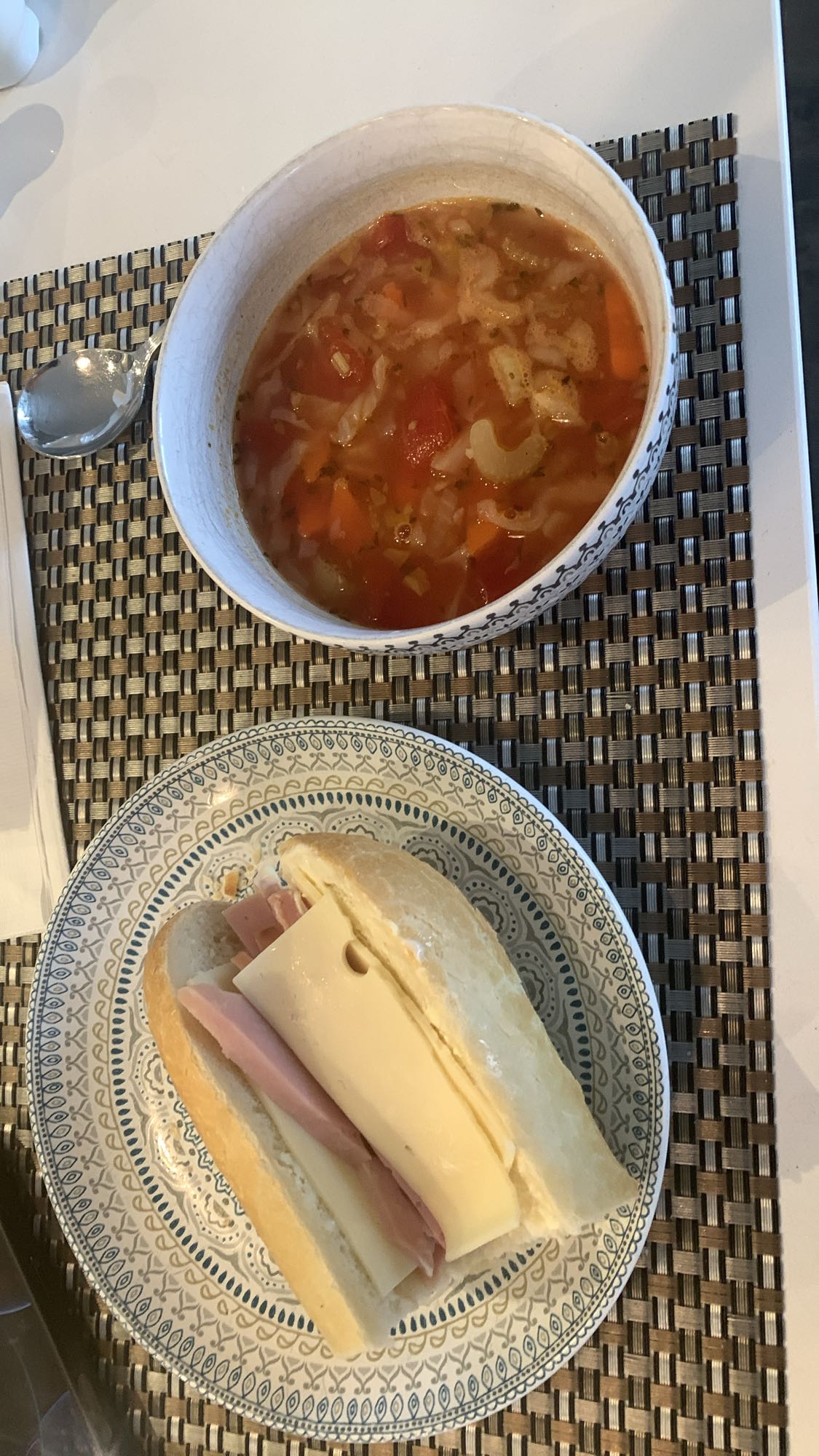 Soupe et sandwich jambon