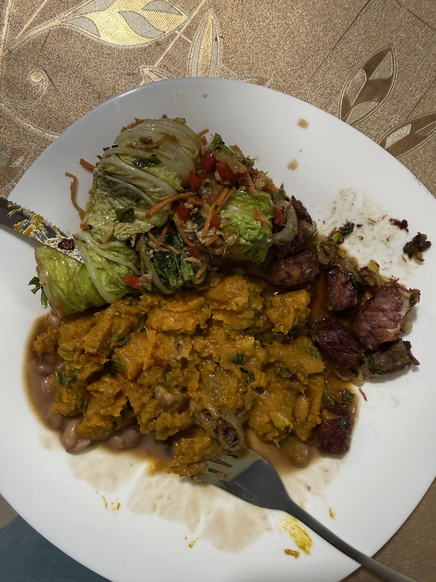 Abóbora com carne e salada