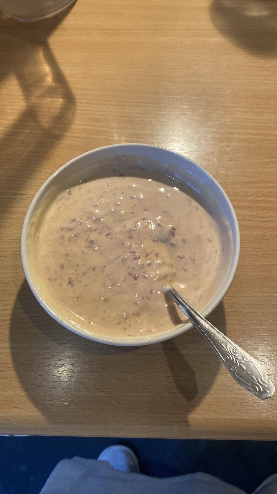 Jogurt z musli i owocami