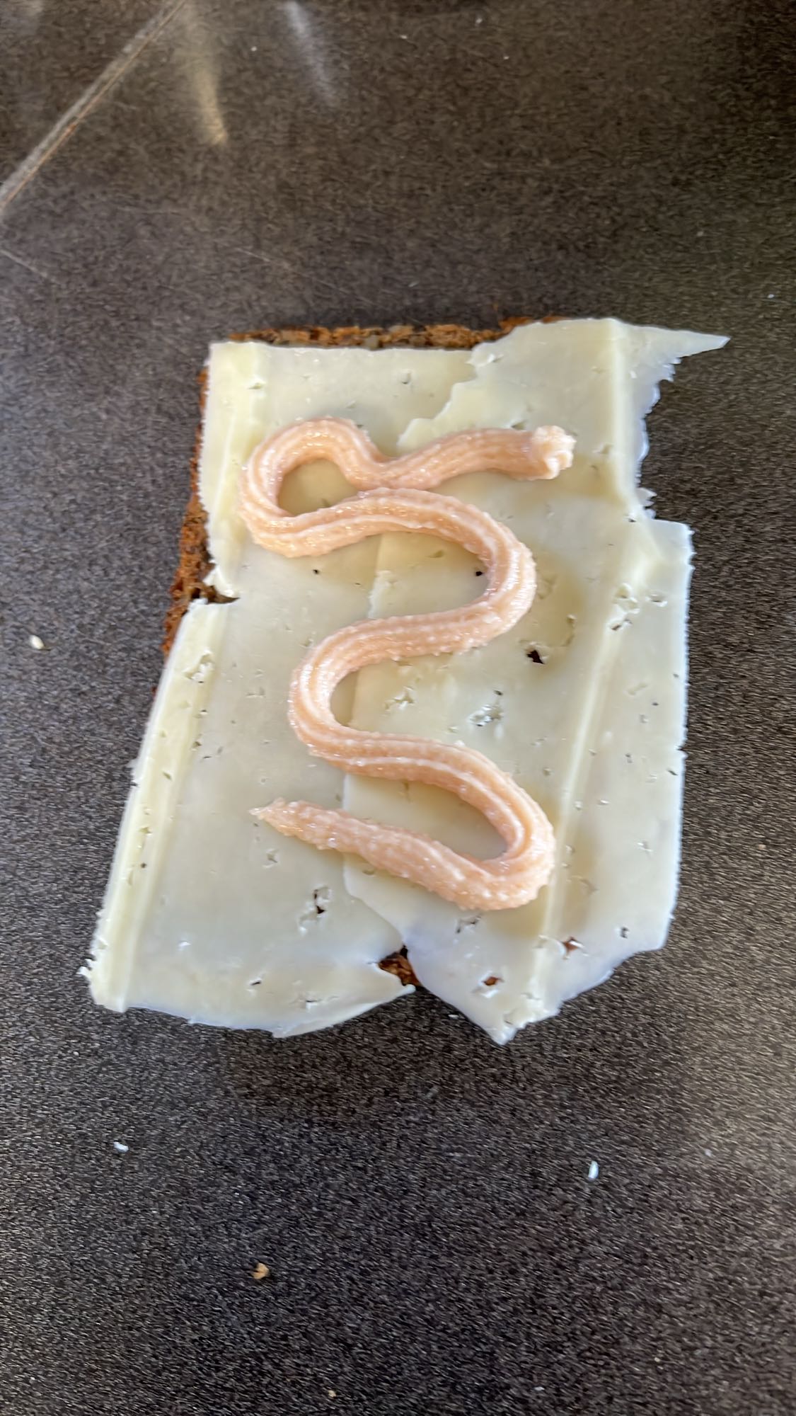 Knäcke med ost och röra