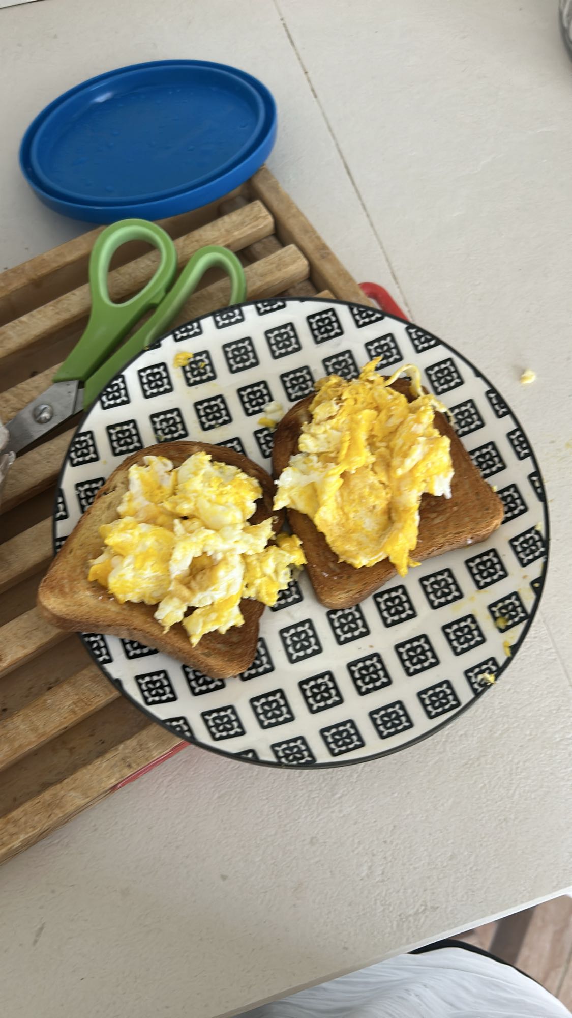 Pane tostato e uova