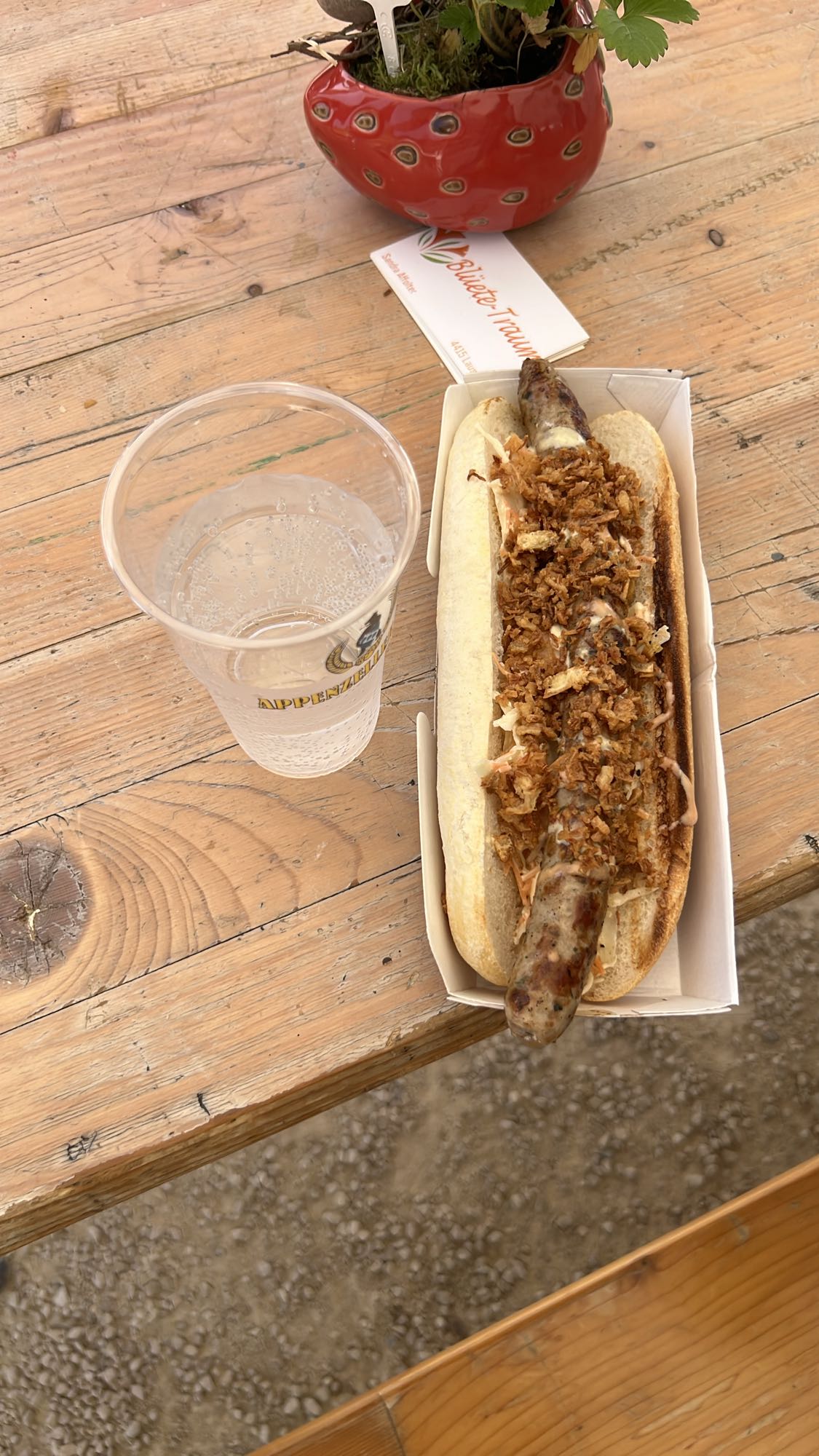 Bratwurst im Brötchen