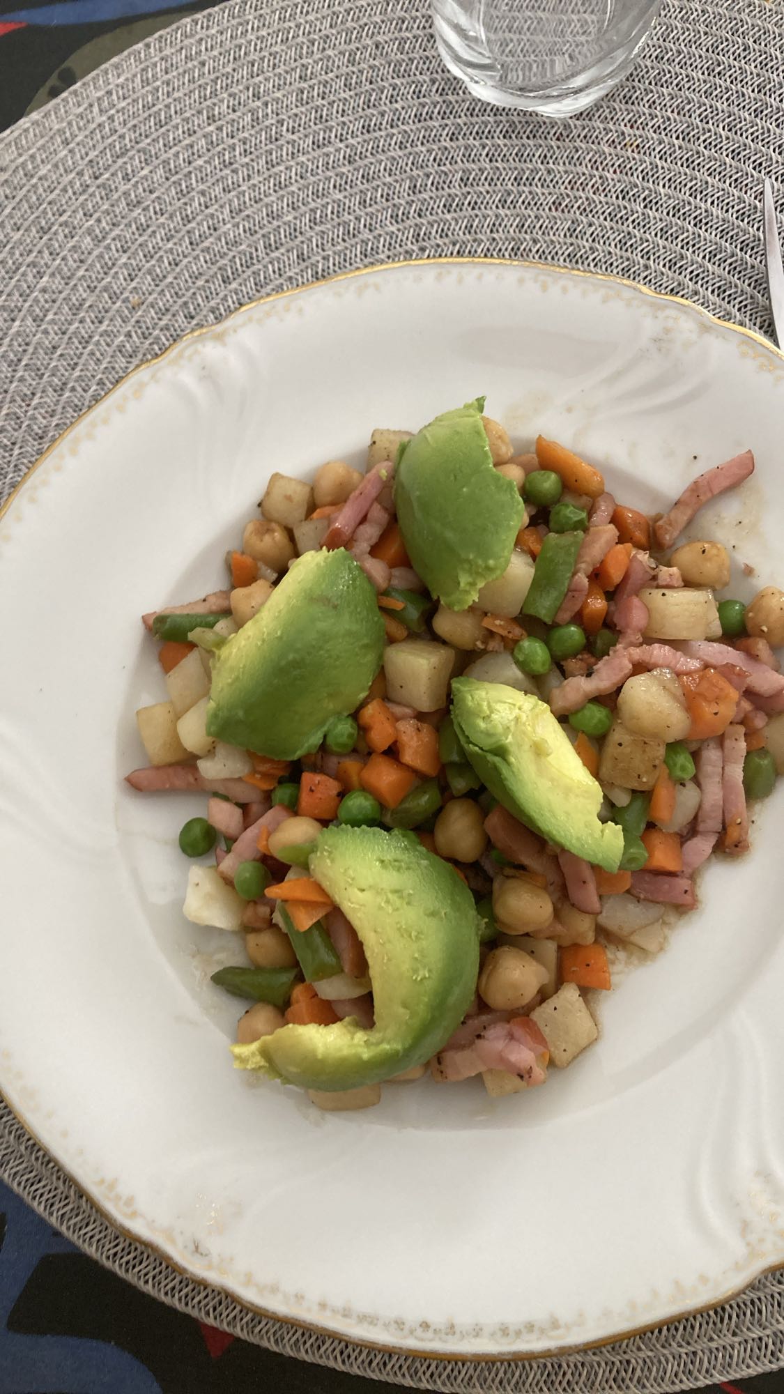 Avokadosallad med bacon