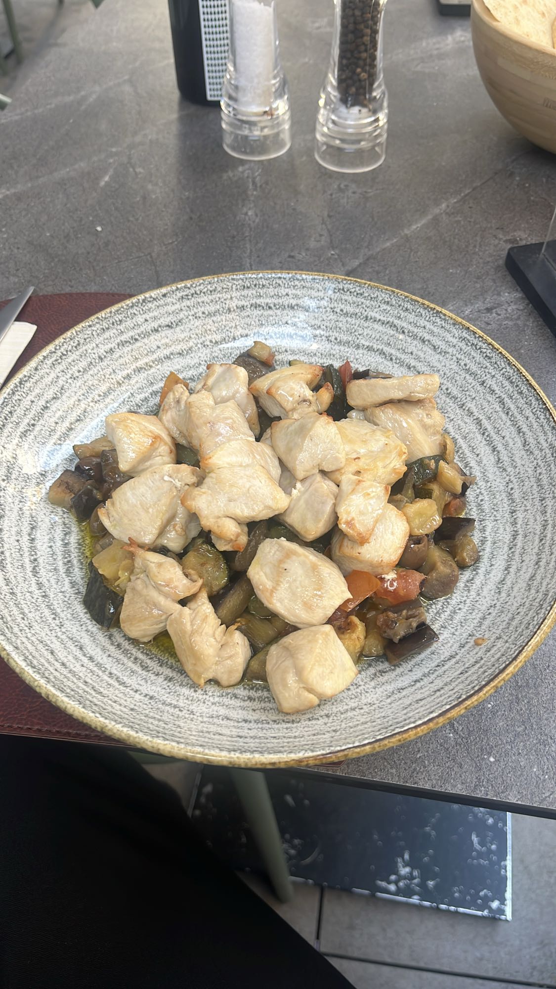 Курка з овочами