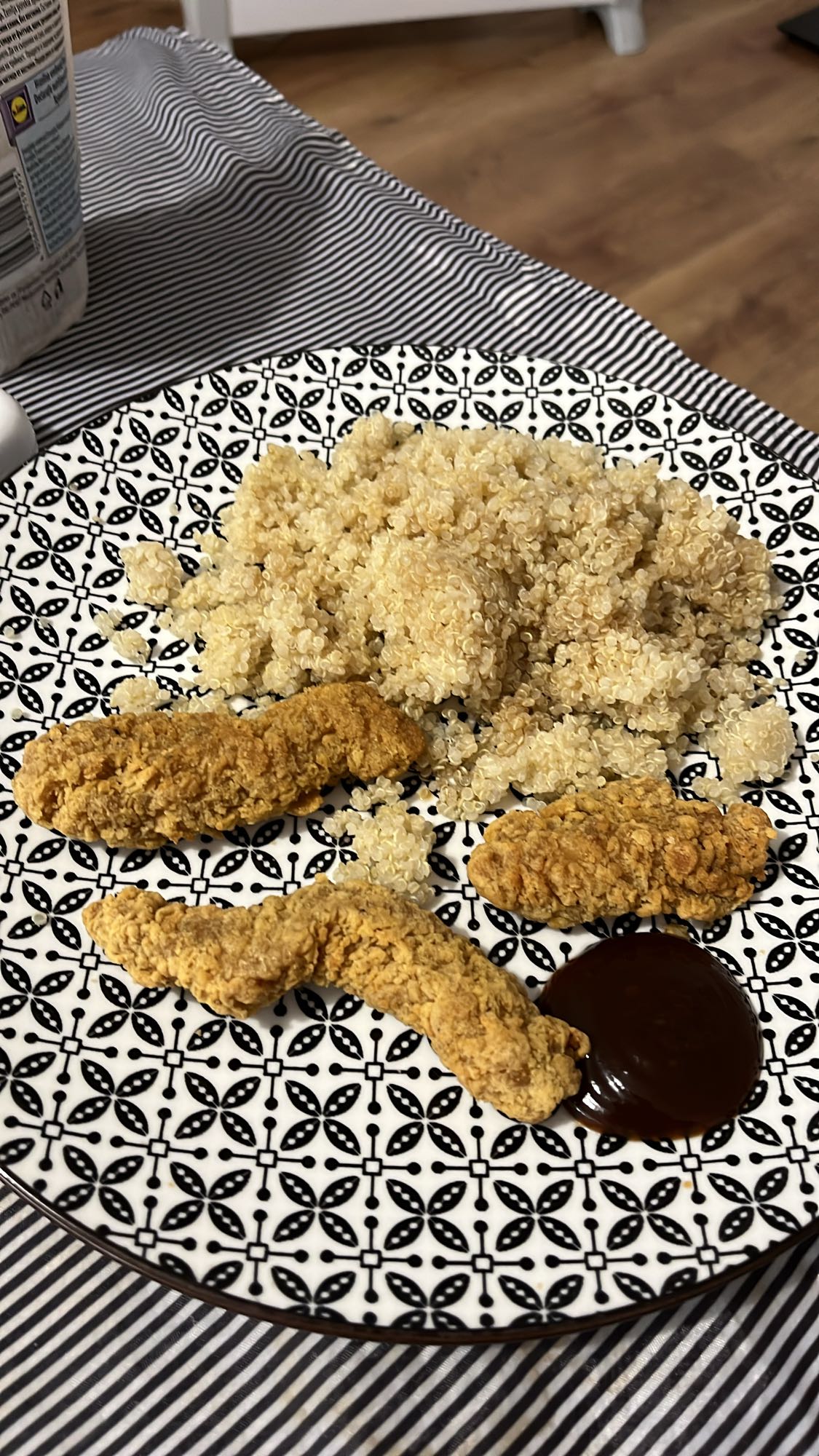 Панирано пиле с киноа