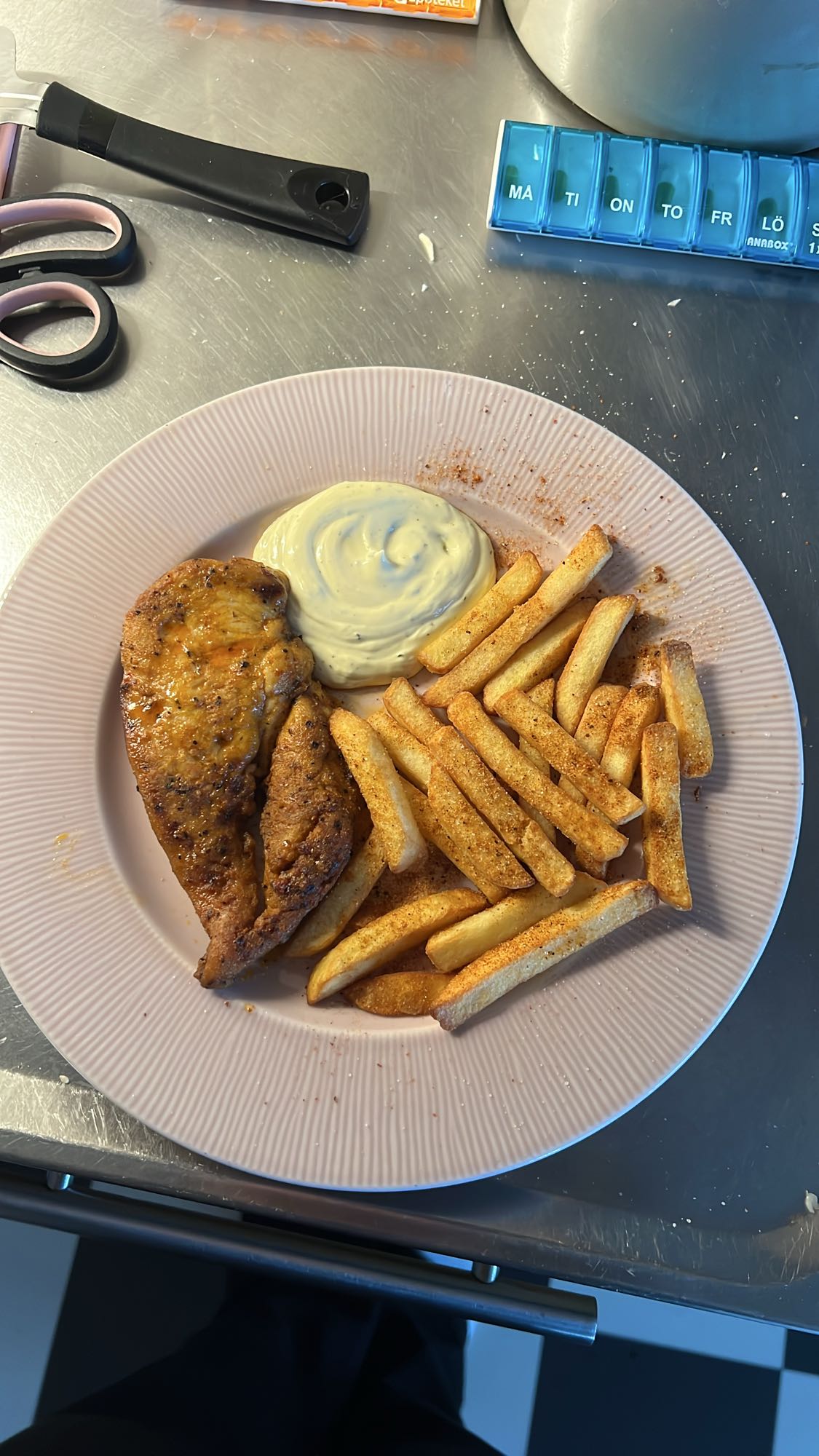 Kyckling med mindre pommes