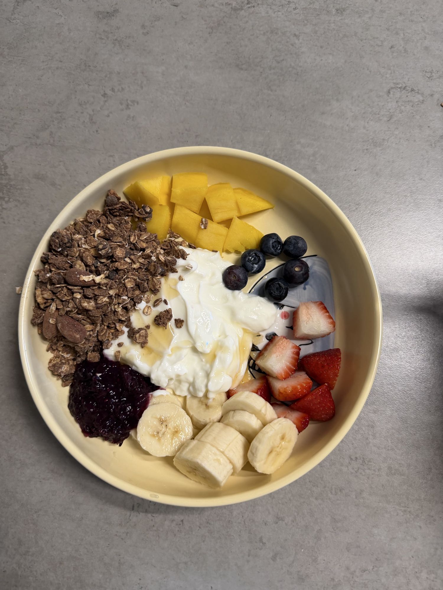tazón de yogur con fruta