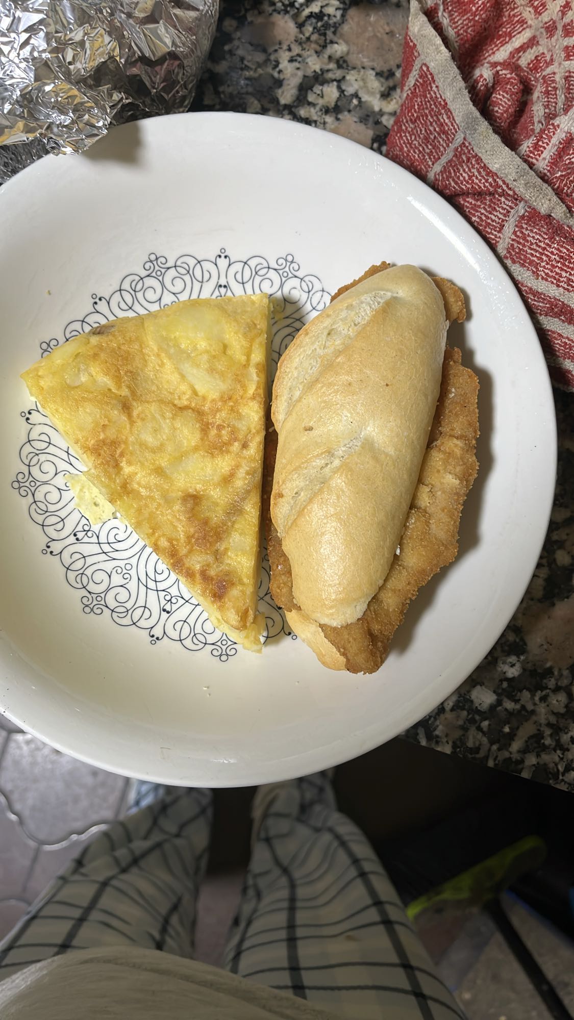 tortilla y bocadillo