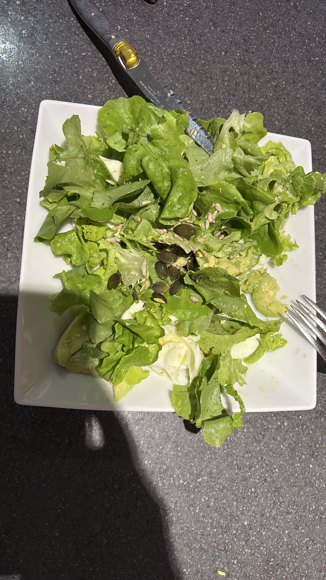 salade verte avocat deux œufs
