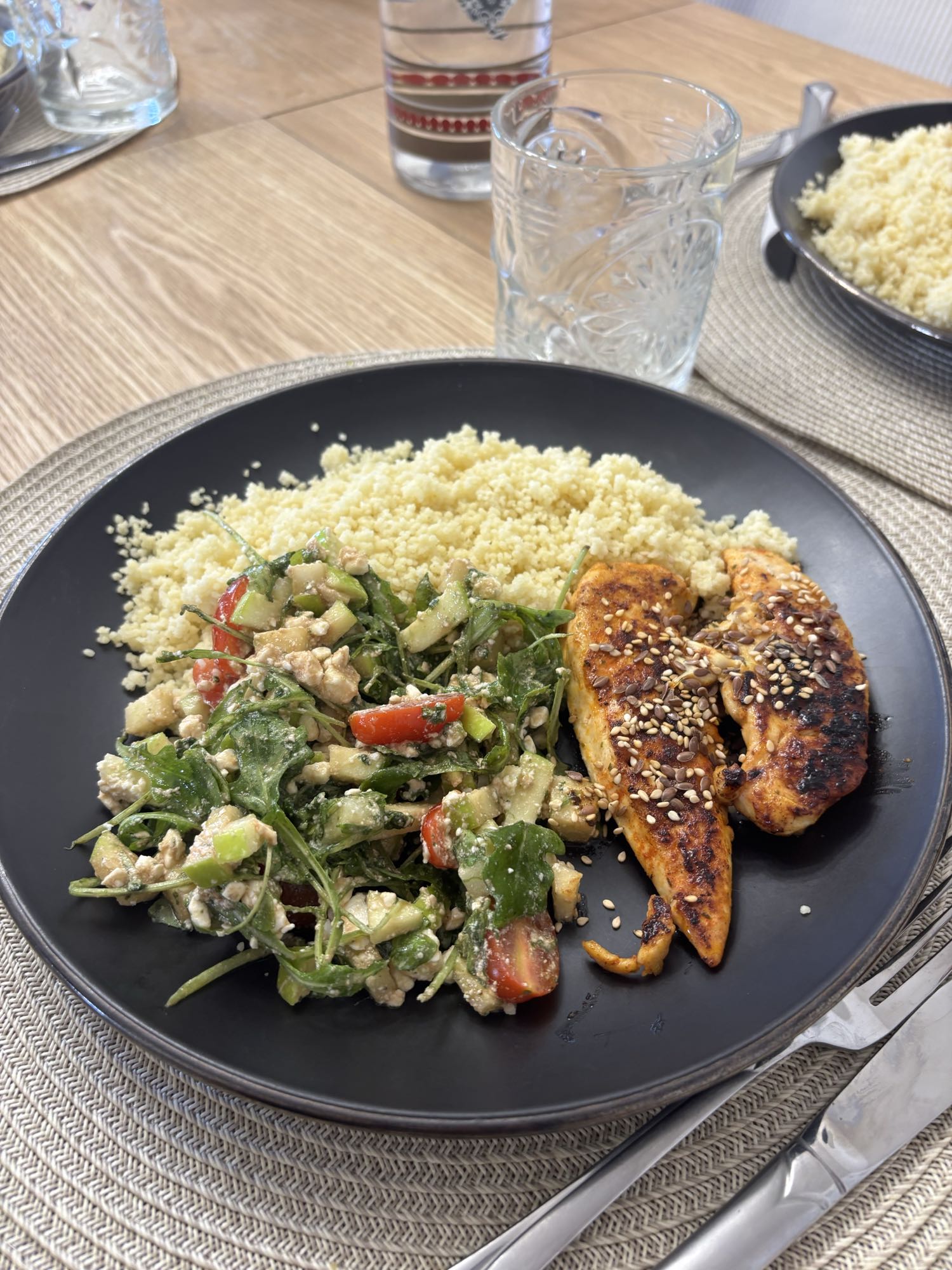 Poulet semoule salade