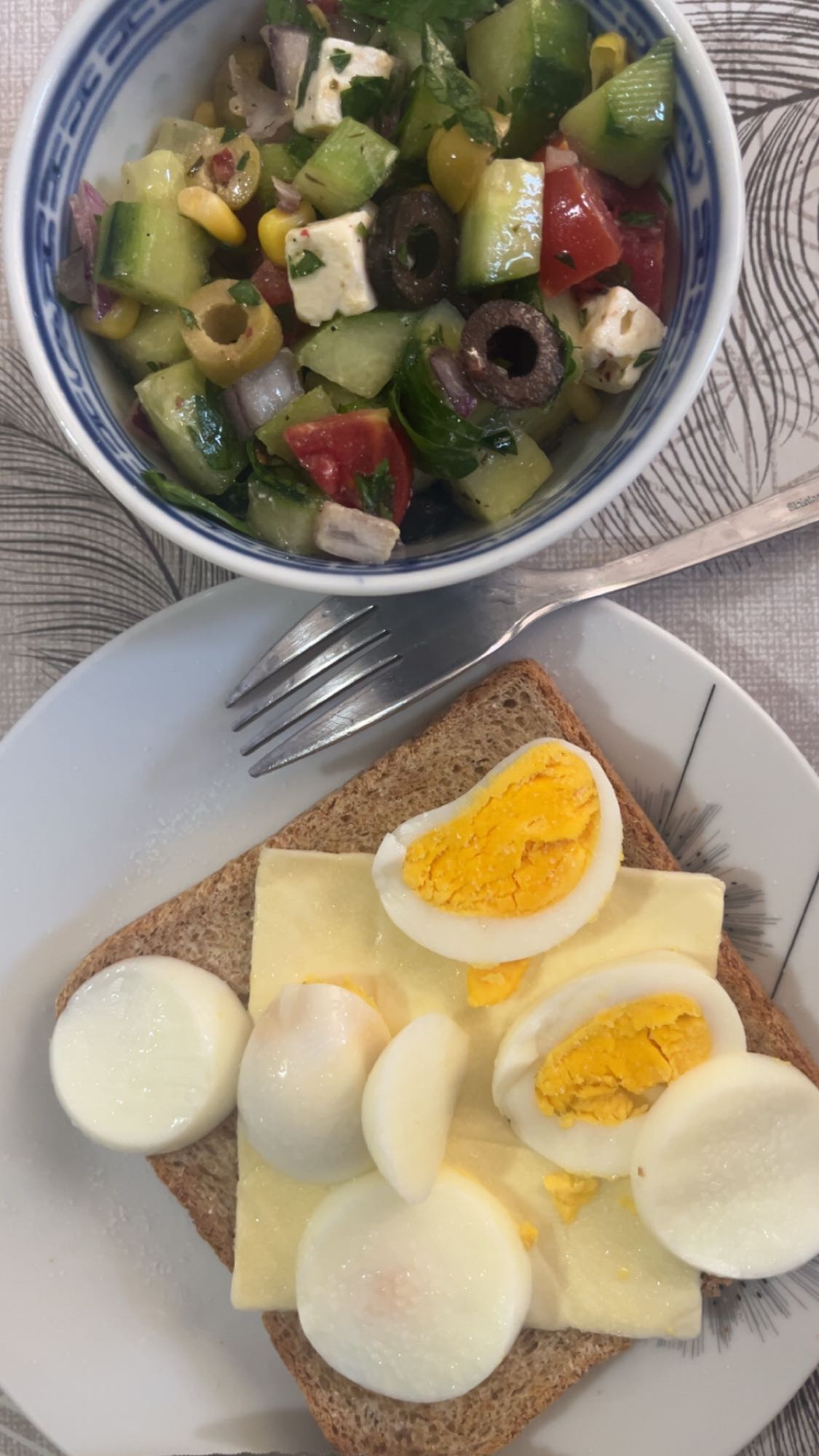 Tartine et salade grecque