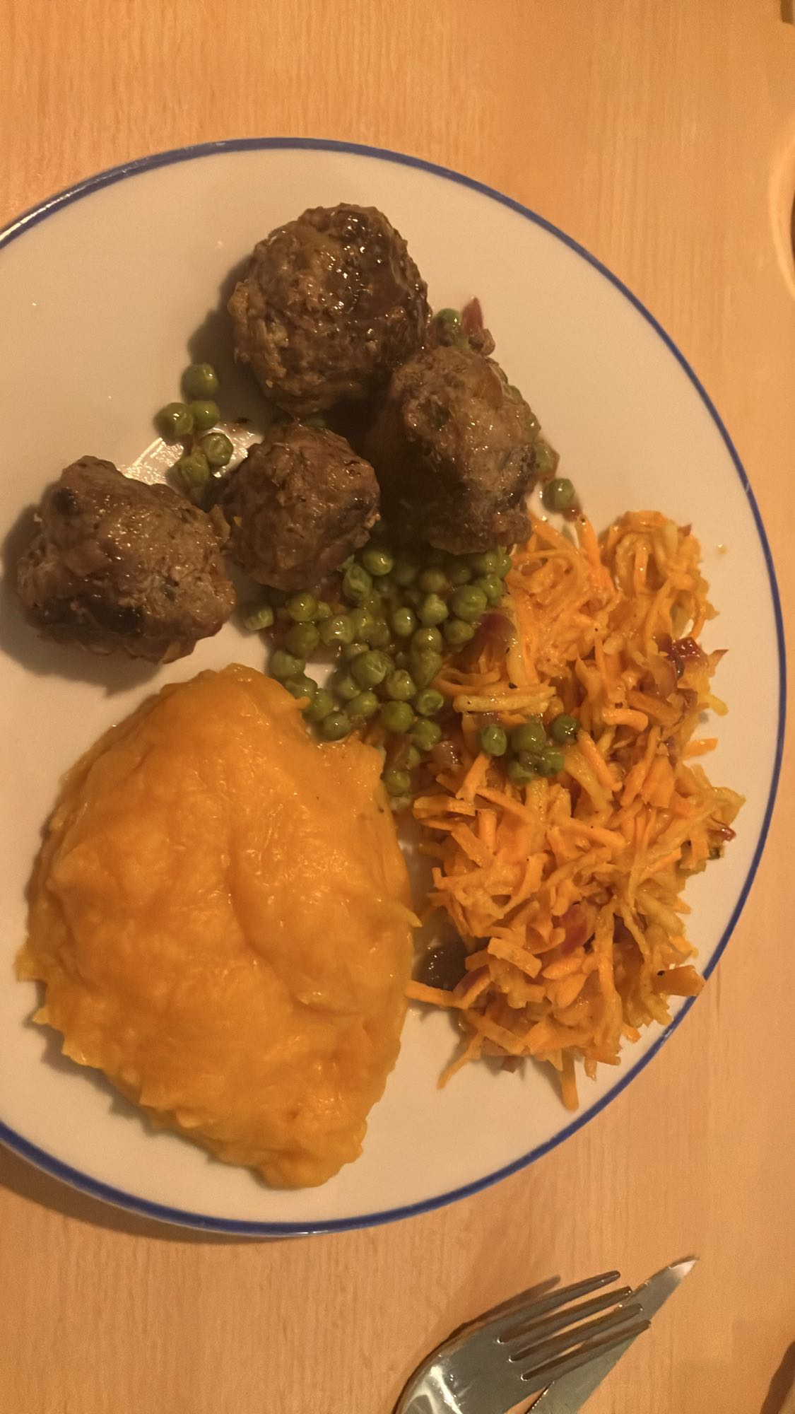 Almôndegas com puré