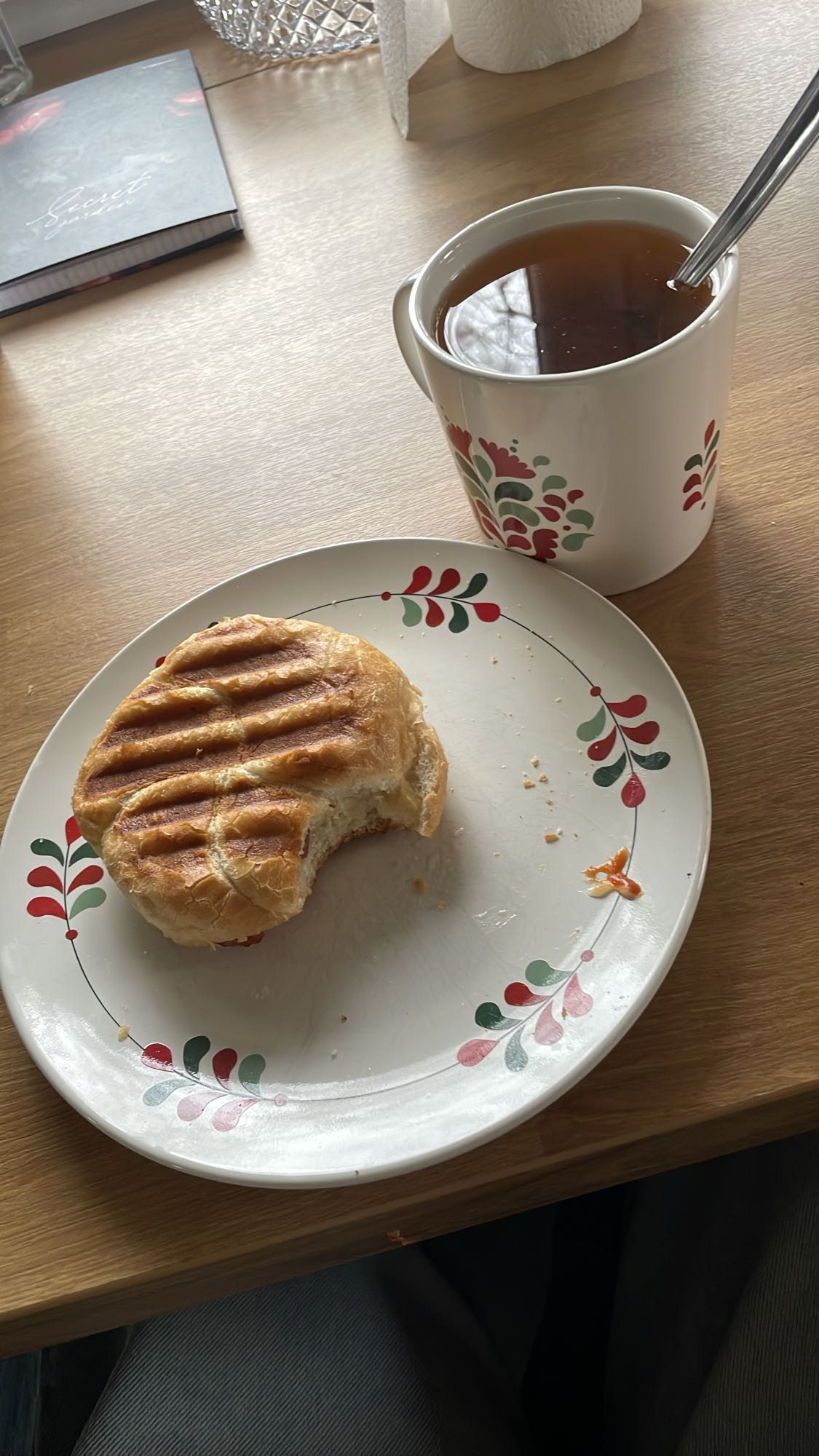 Tost z serem i herbata