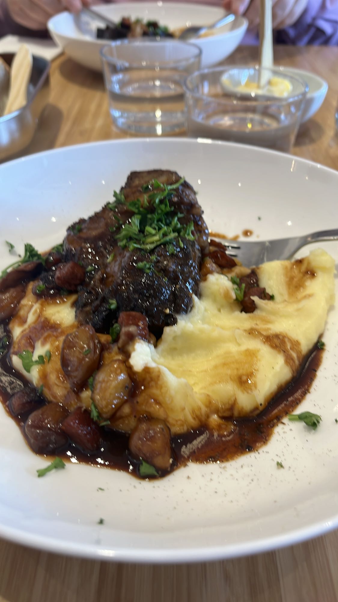 Bräserat kött med mos