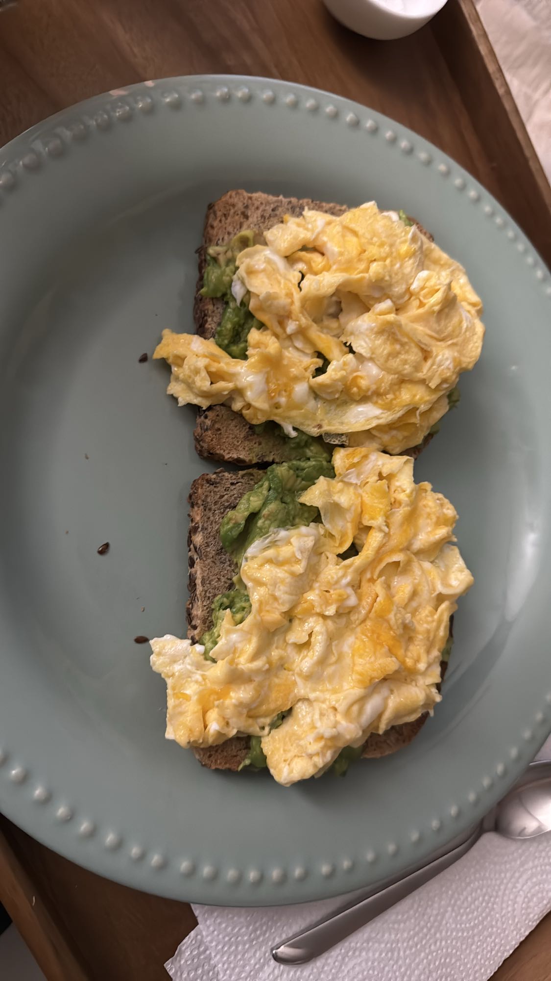 tostadas con huevo y aguacate